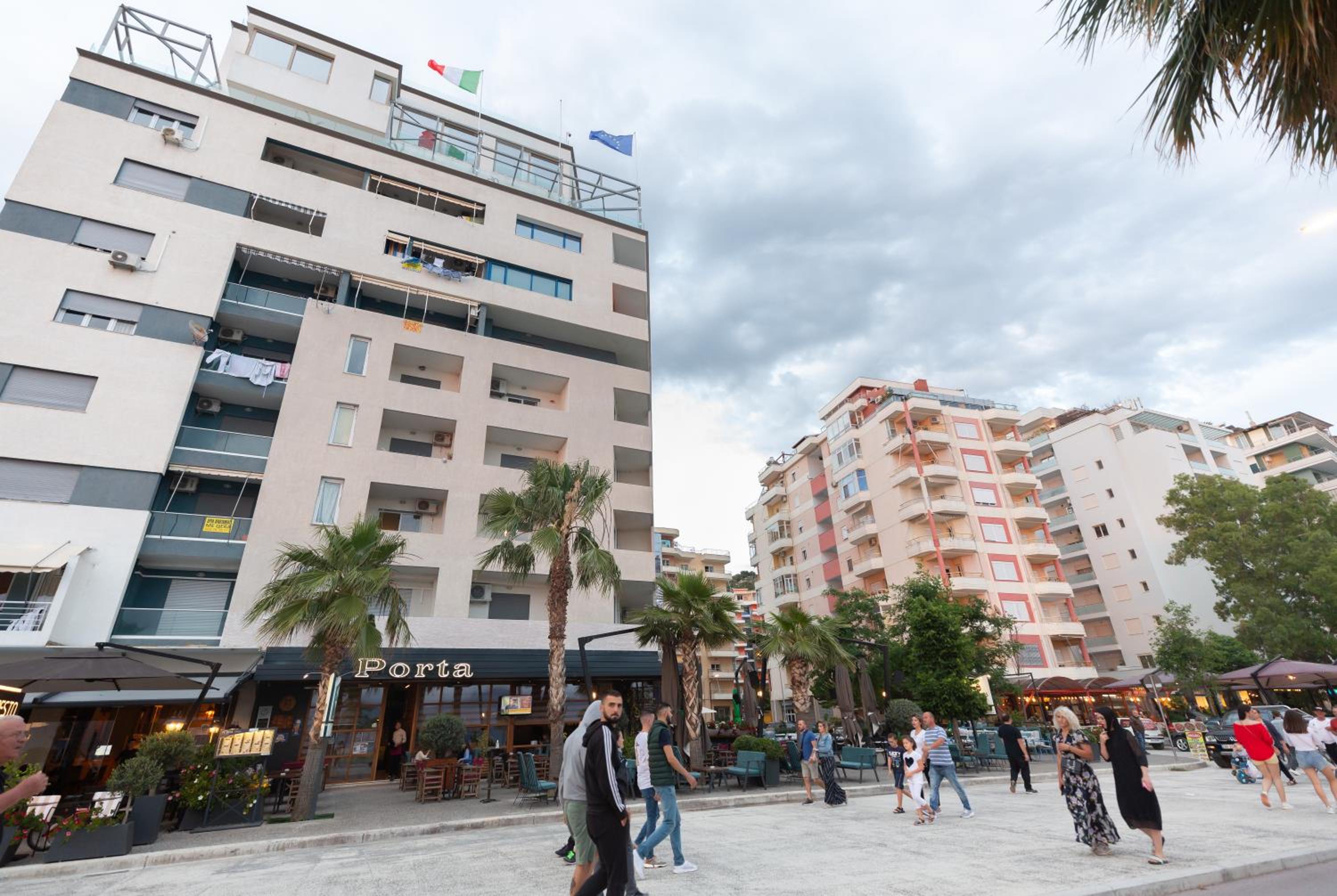 Porta Apartament
