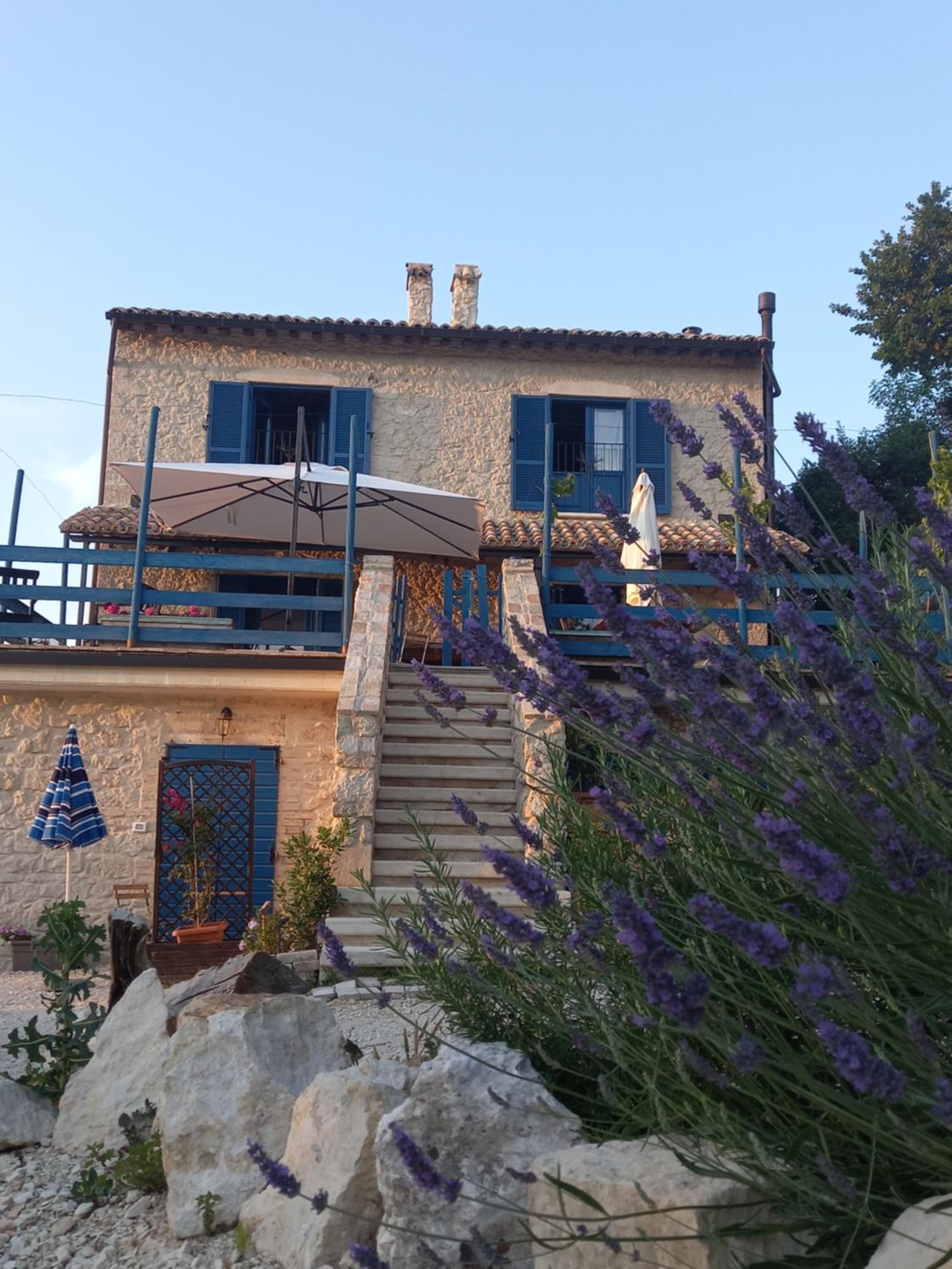La casa dalle finestre blu view 5