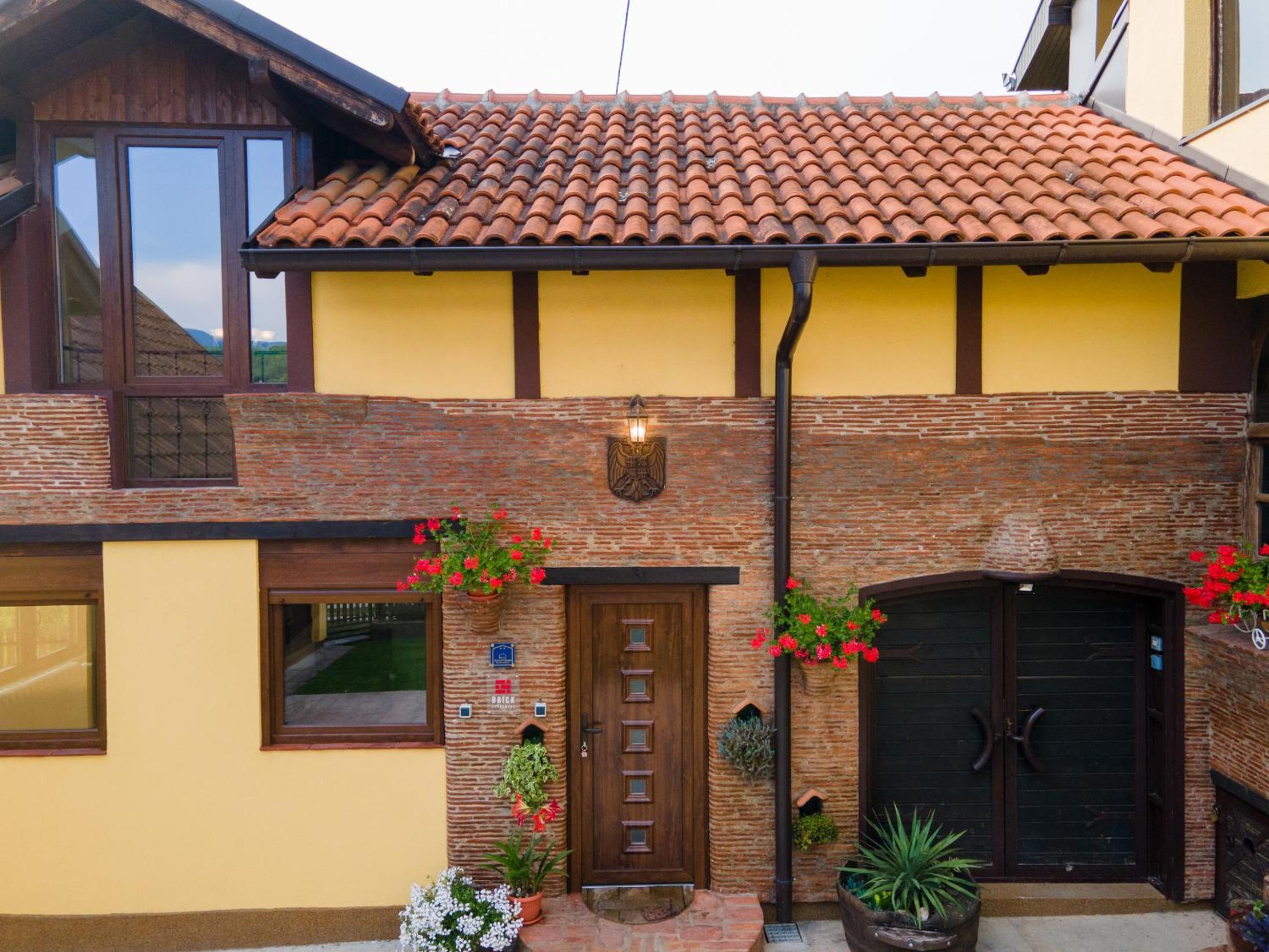 BRICK APARTMENT