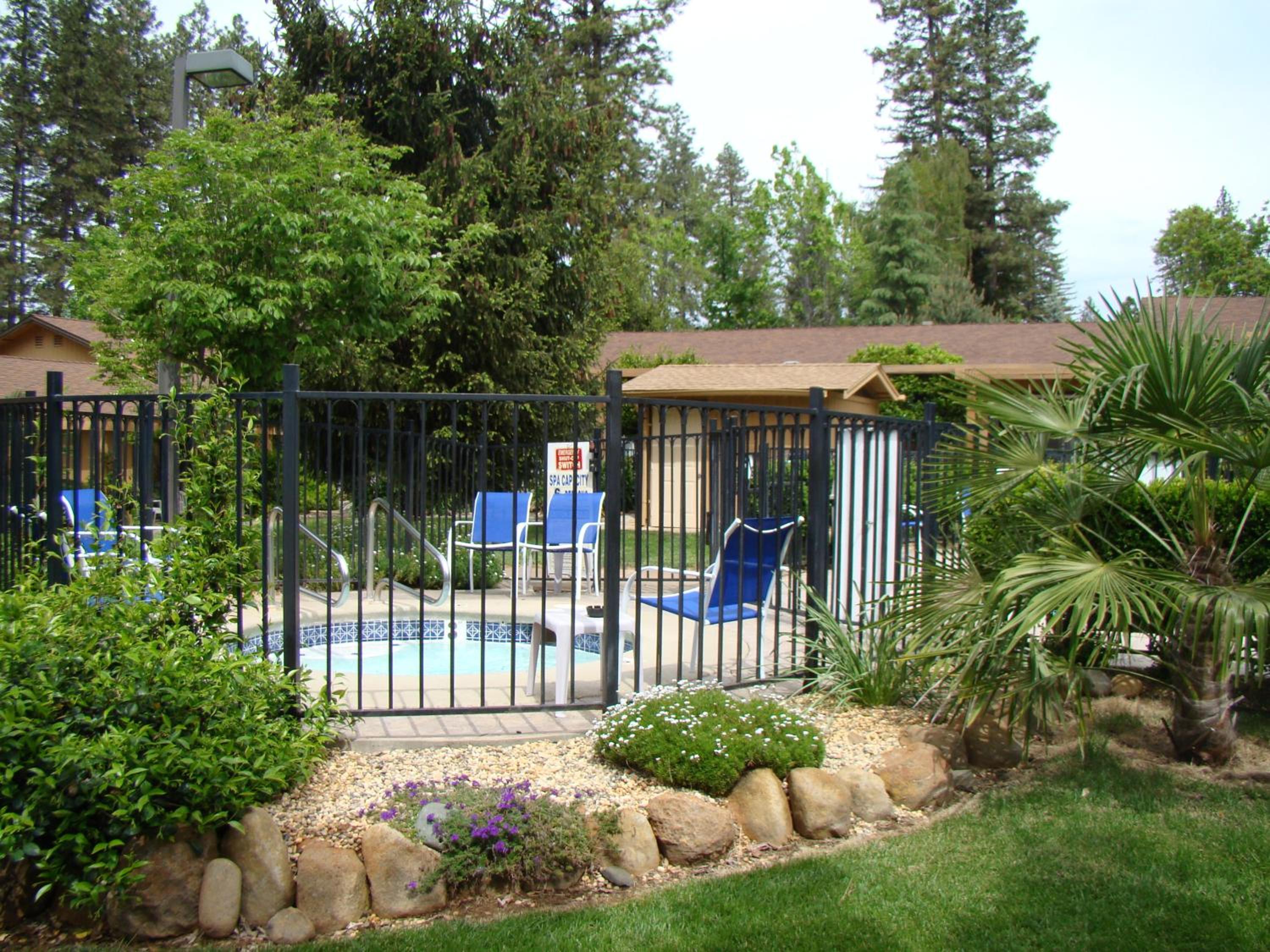 Ponderosa Gardens Motel
