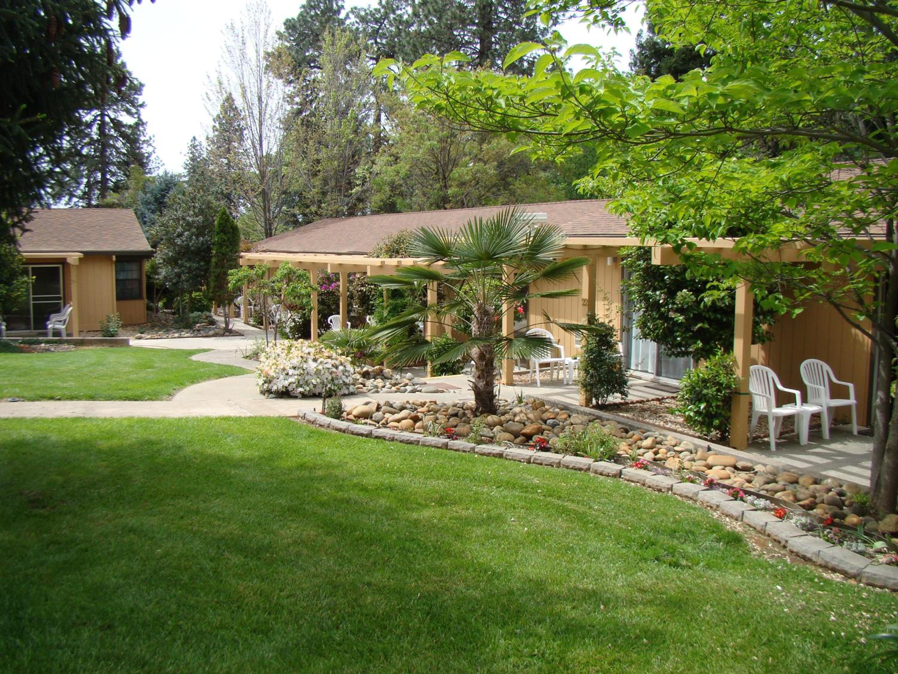 Ponderosa Gardens Motel