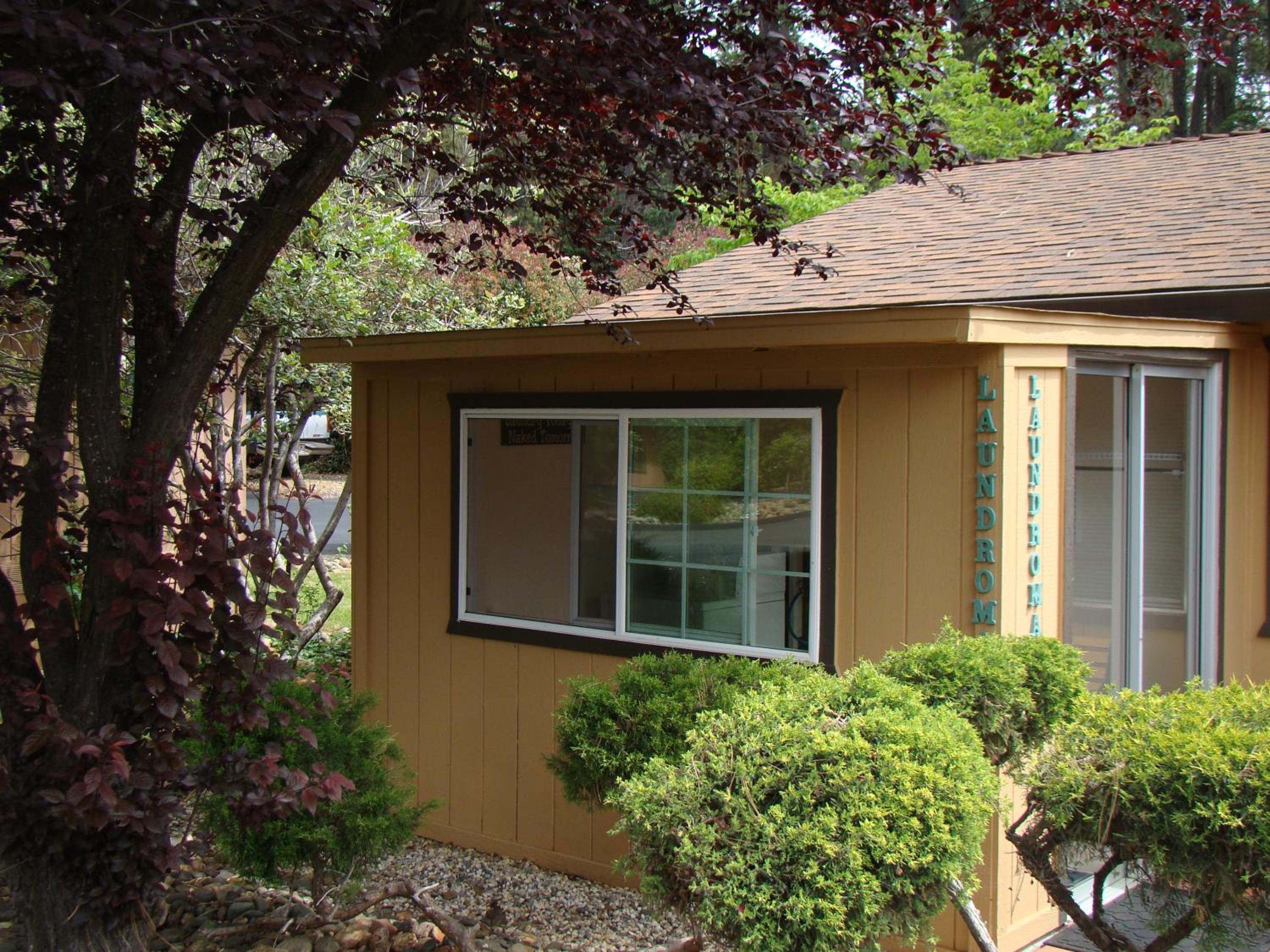 Ponderosa Gardens Motel