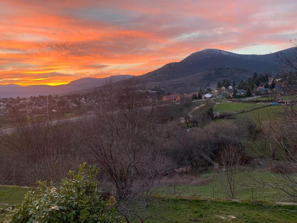 casa con jardín, 4 habitaciones y mucho encanto en cercedilla view 3