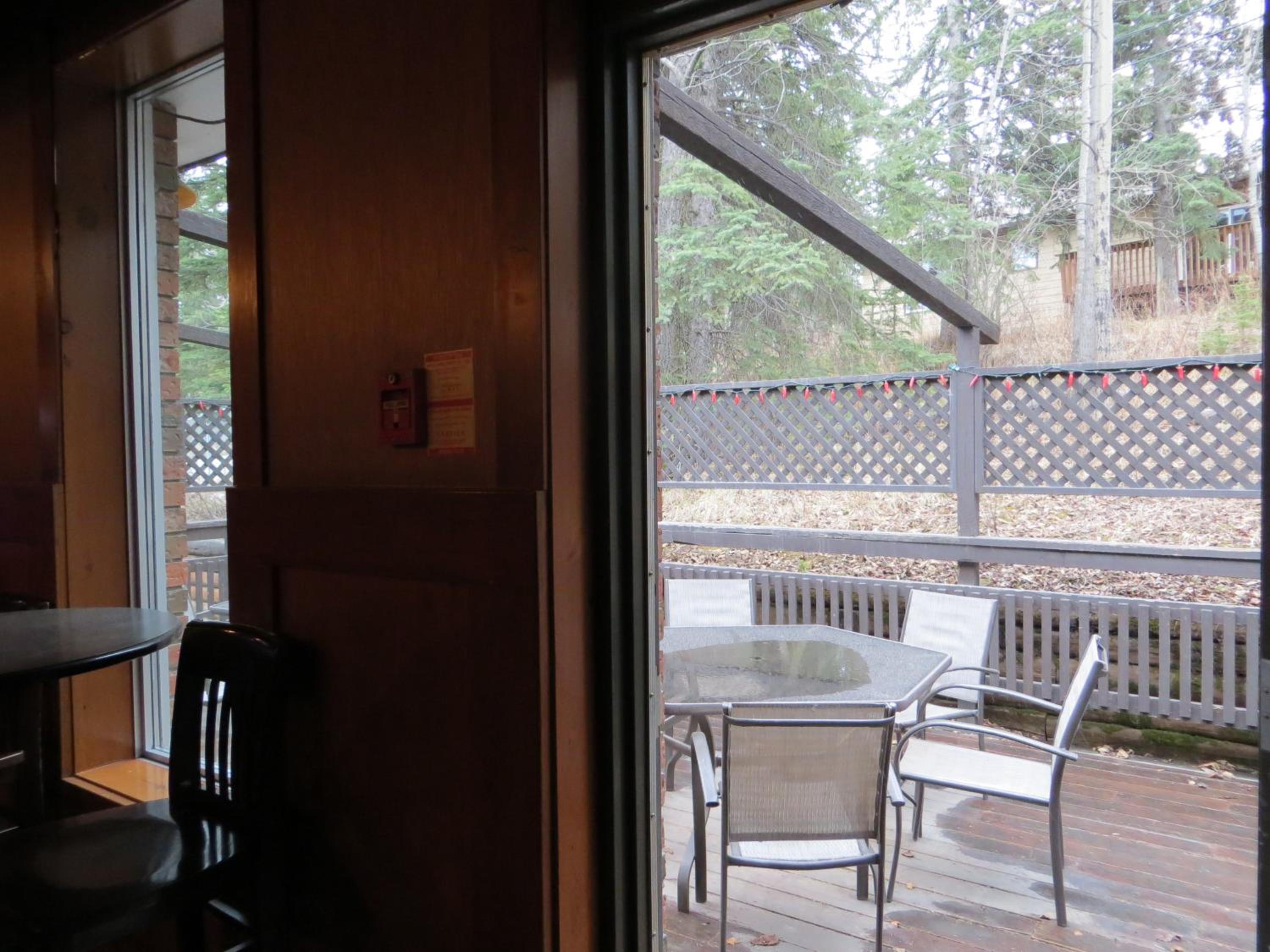 Hinton Vacations - Twin Pine Inn  Suites - Property Image 8