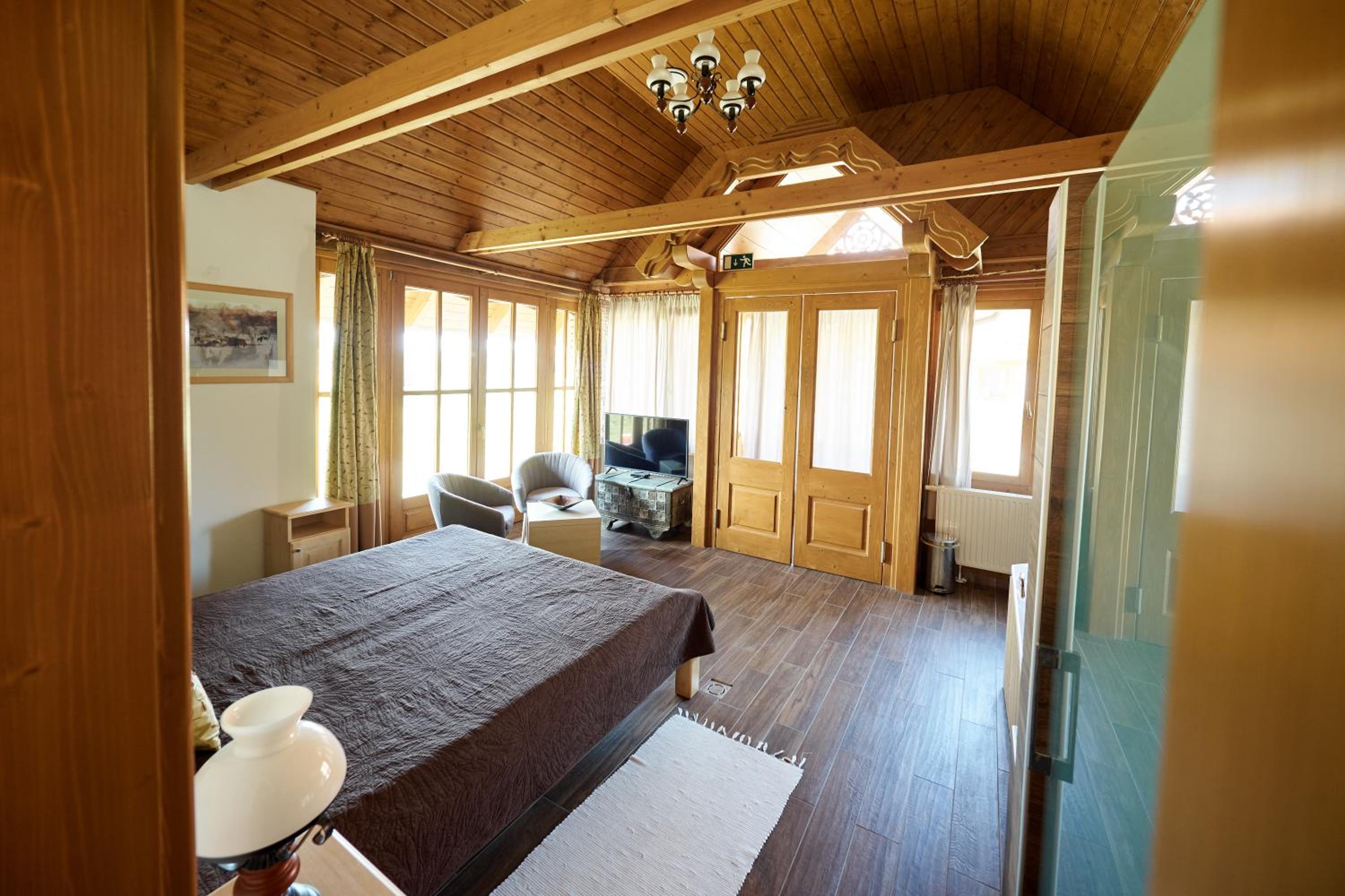 Photo 6