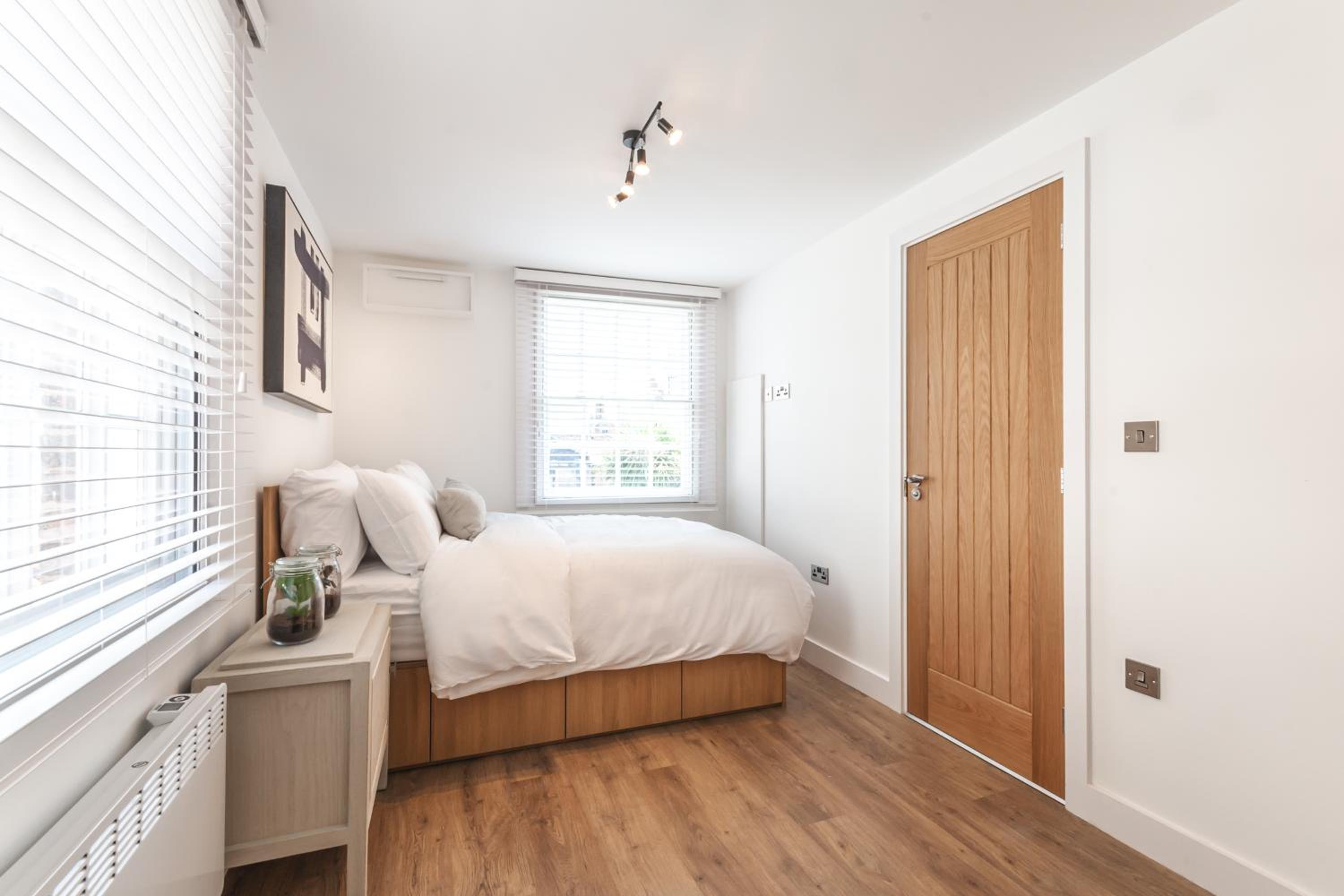 Grosvenor Stylish Apartments - Chester view 3