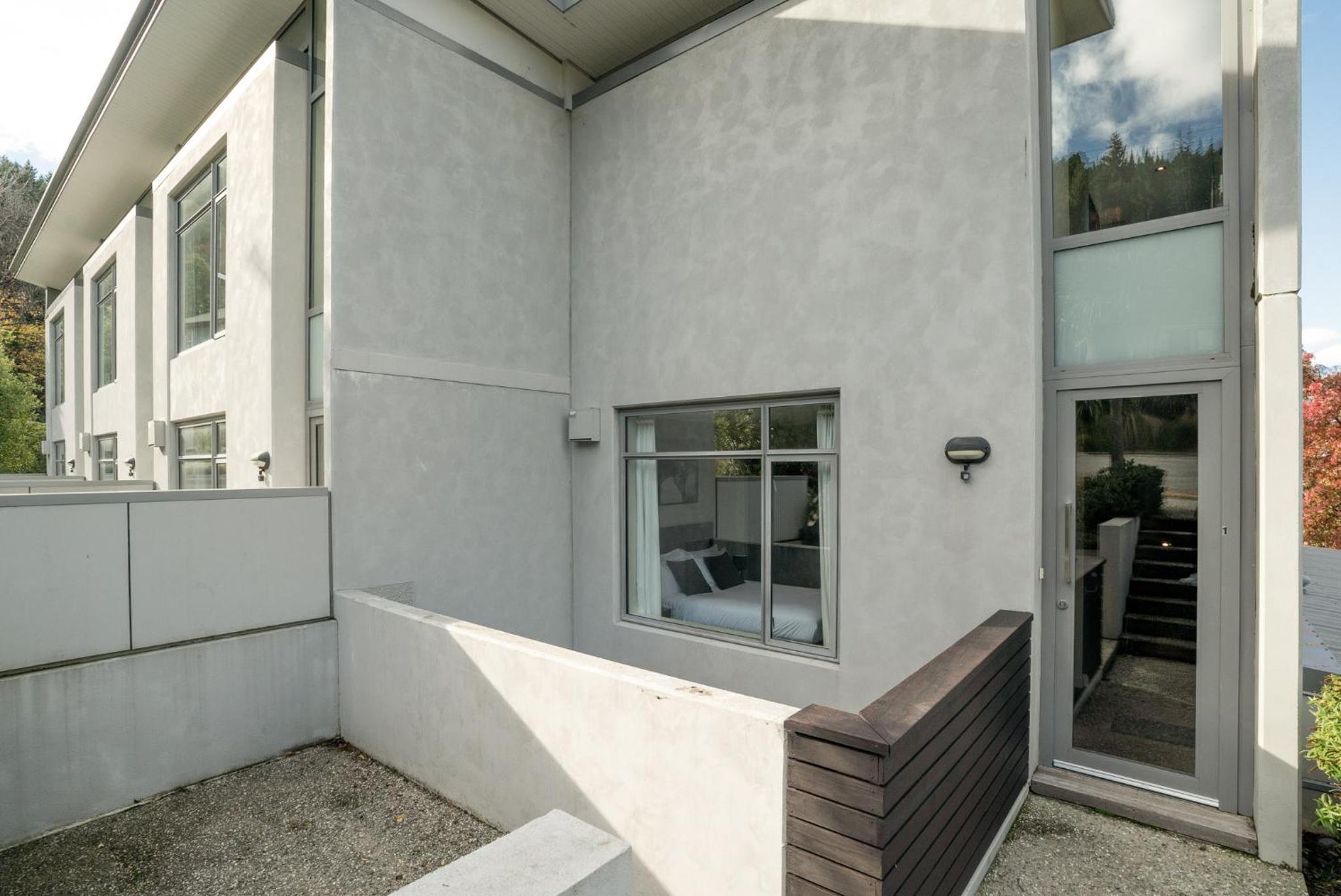 Lomond Retreat - Near CBD Executive Apartment view 3