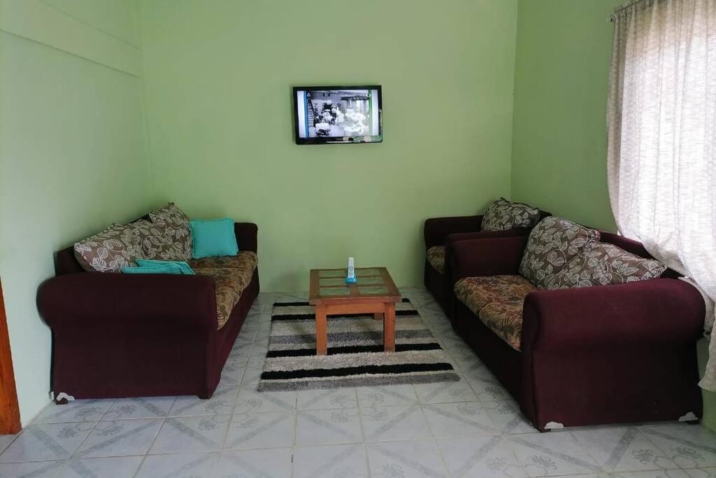 CASA CON TODO LOS SERVICIOS Y 2 RECAMARAS CLIMATIZADAS CON 2 CAMAS CADA UNO PARA 8 PERSONAs view 3