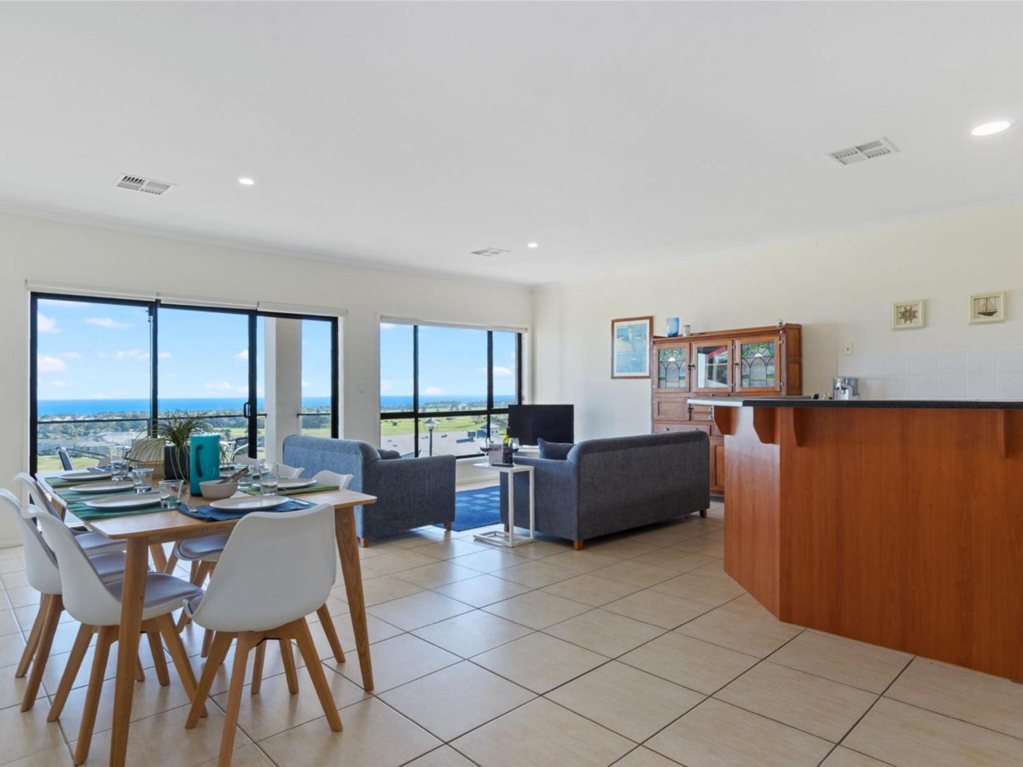18 Turnberry Drive
