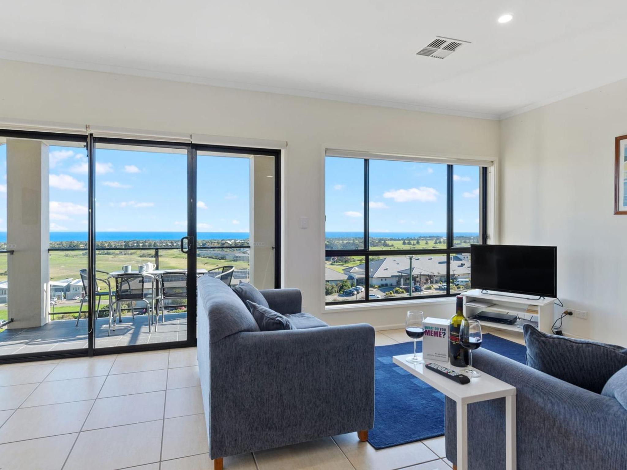 18 Turnberry Drive