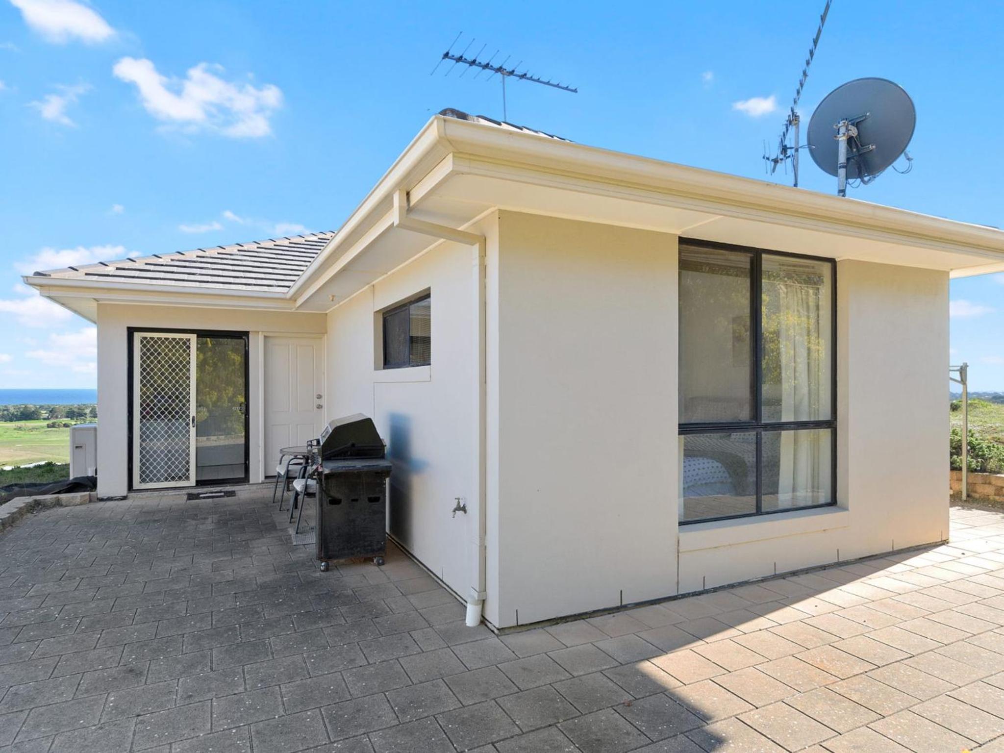 18 Turnberry Drive