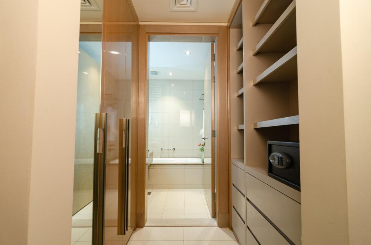 Royal Club By RVHR, Paramount Tower B, Business Bay
