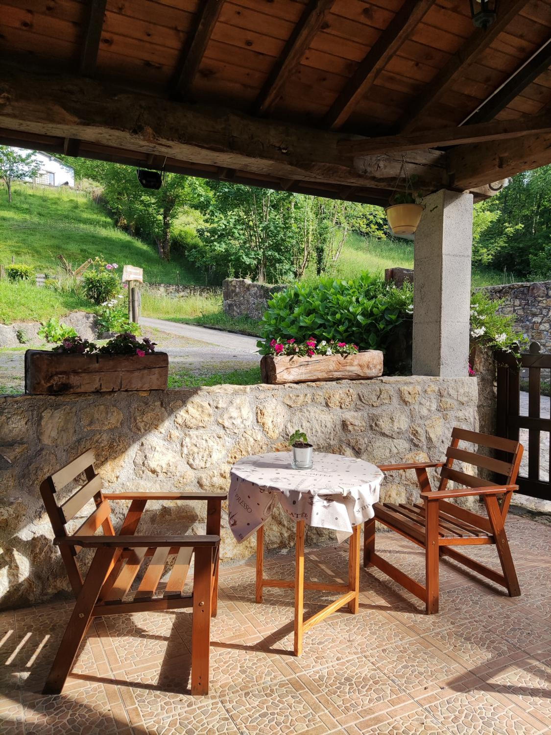 Apartamentos Rurales La Caviana
