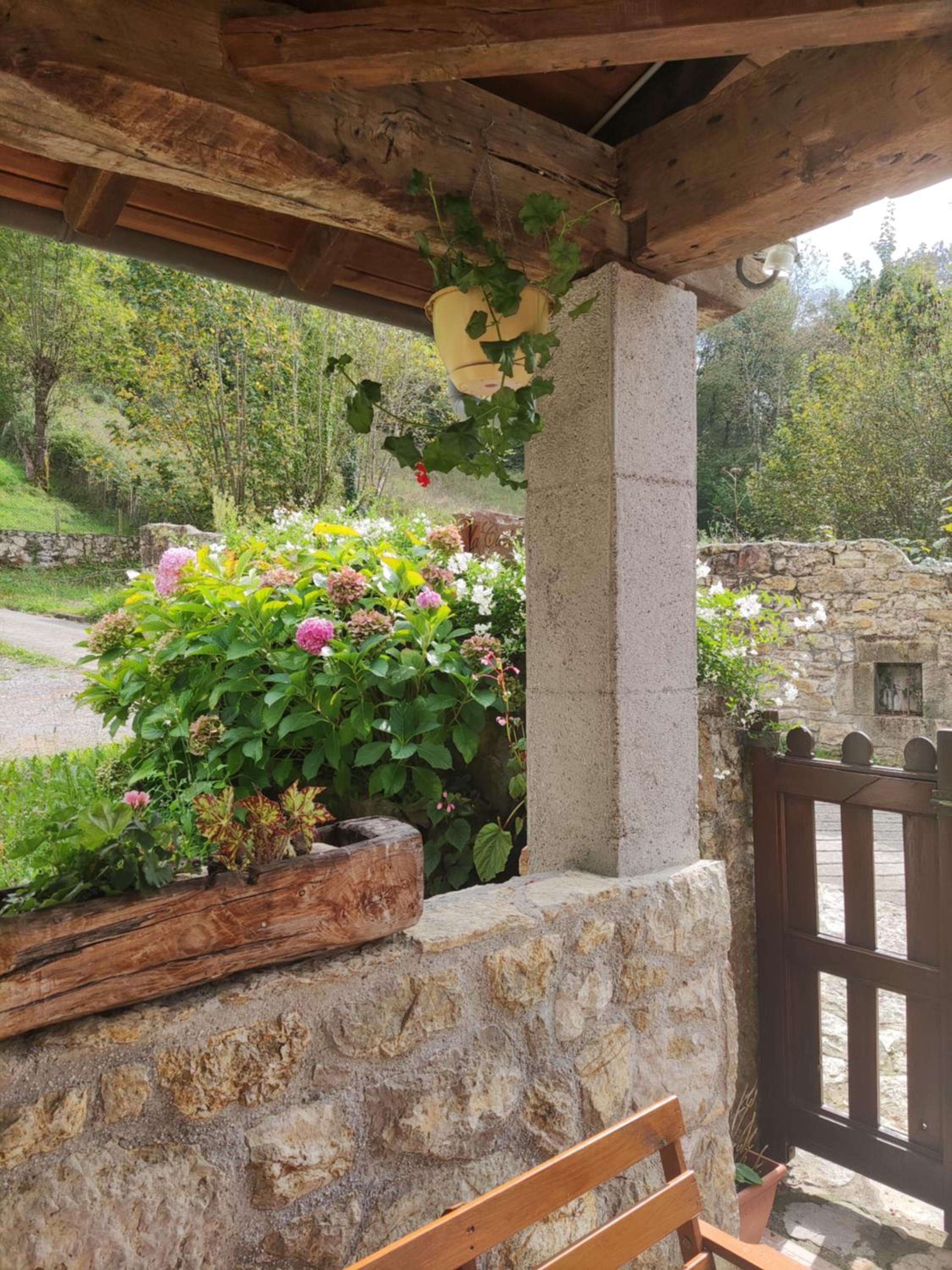 Apartamentos Rurales La Caviana
