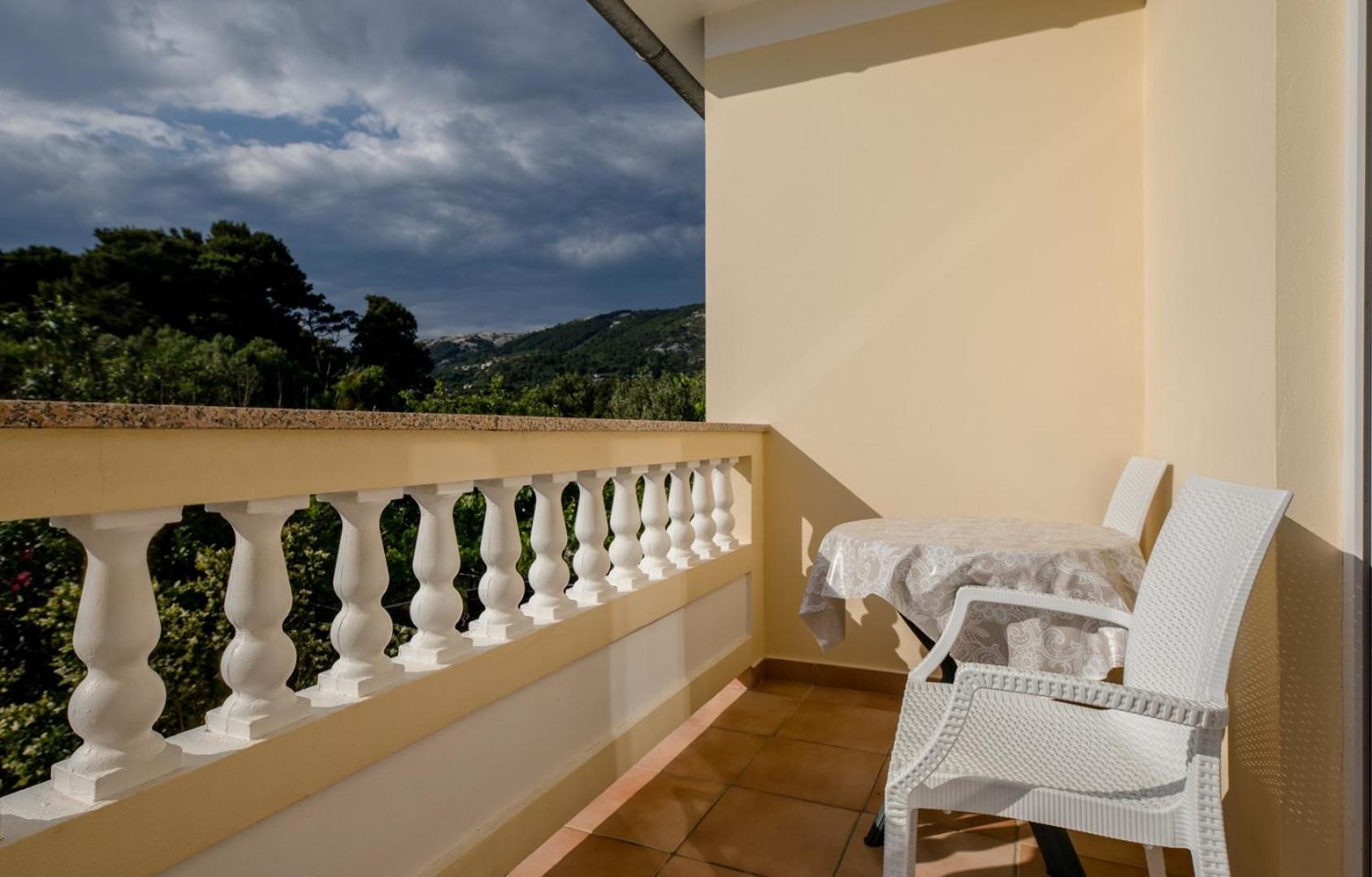Apartments Ljubica Banjol view 4