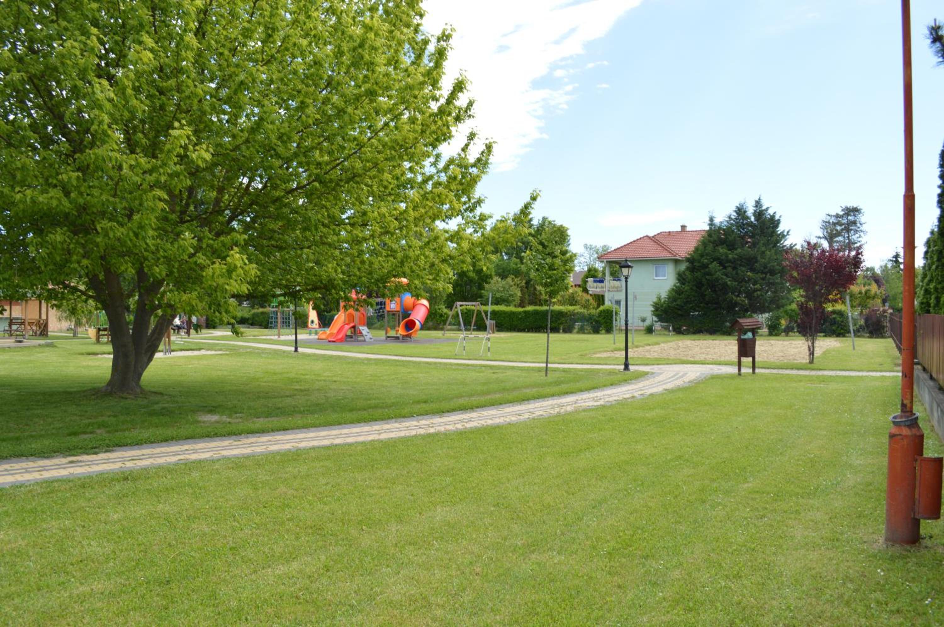Mediterán Fedett Medencés Apartmanház view 3