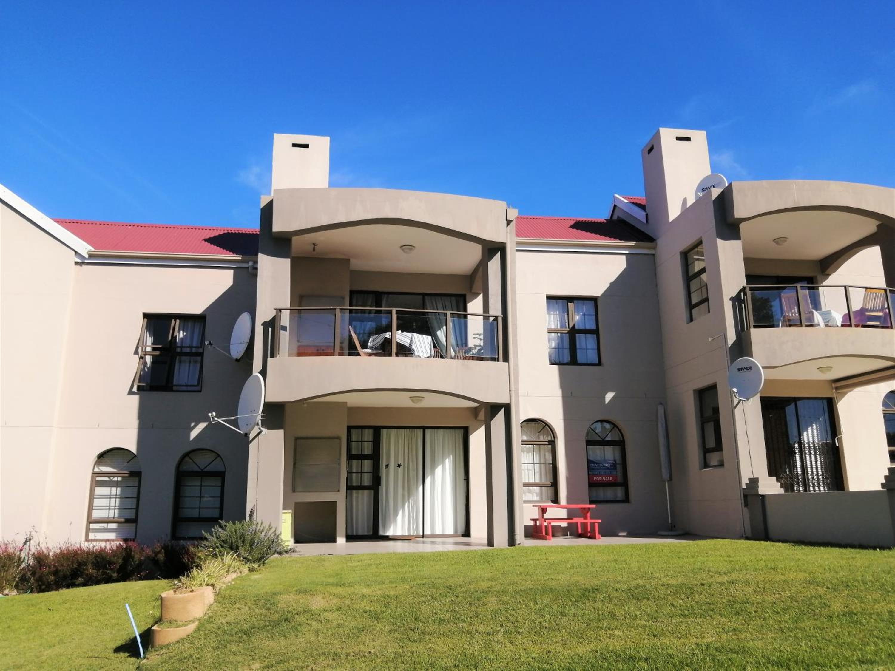 2-Bedroom Apartment within 1km of The Point Beach view 5