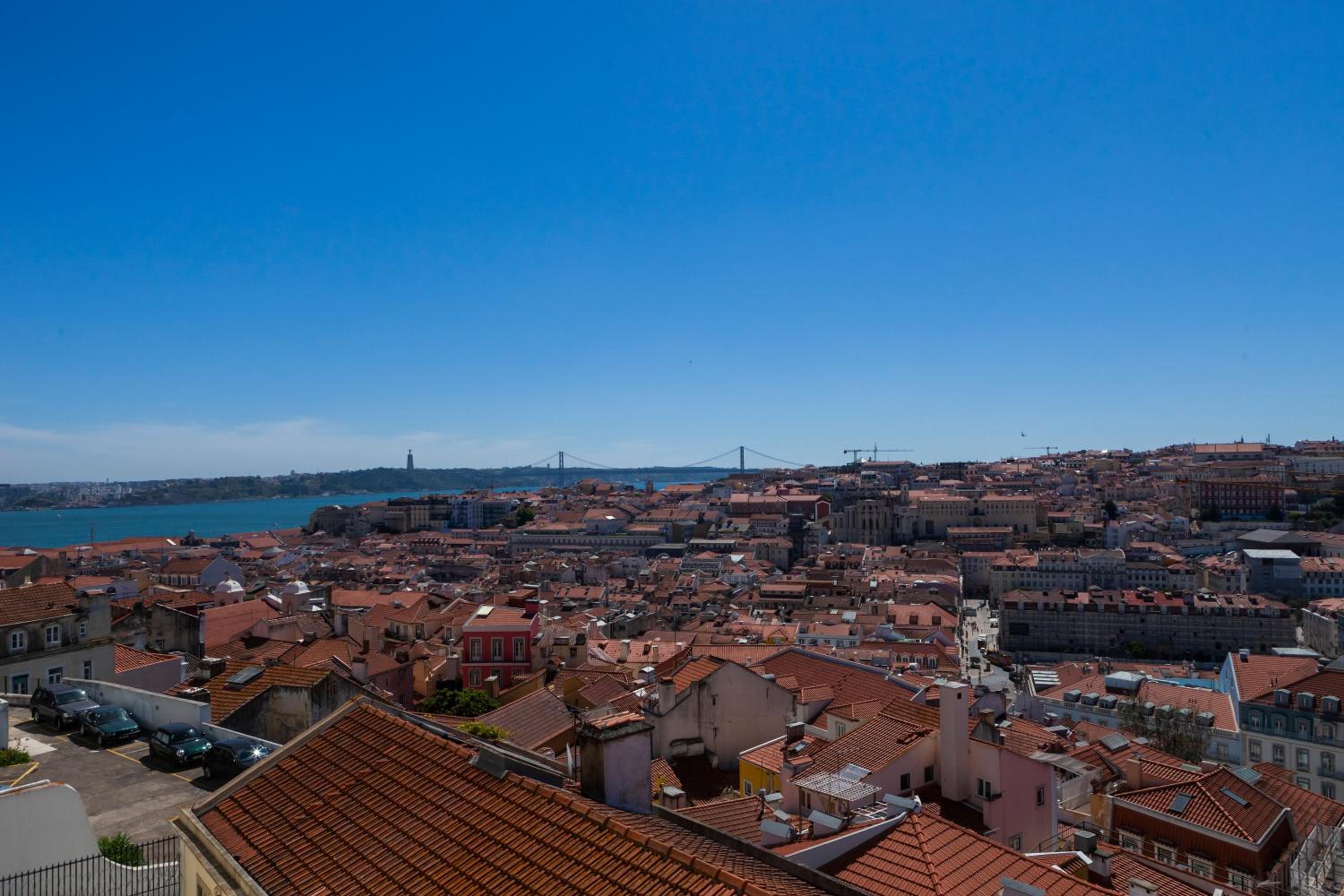 Lisbon Panoramic View -3Bedrs+3Baths+ Balconies+AC view 2