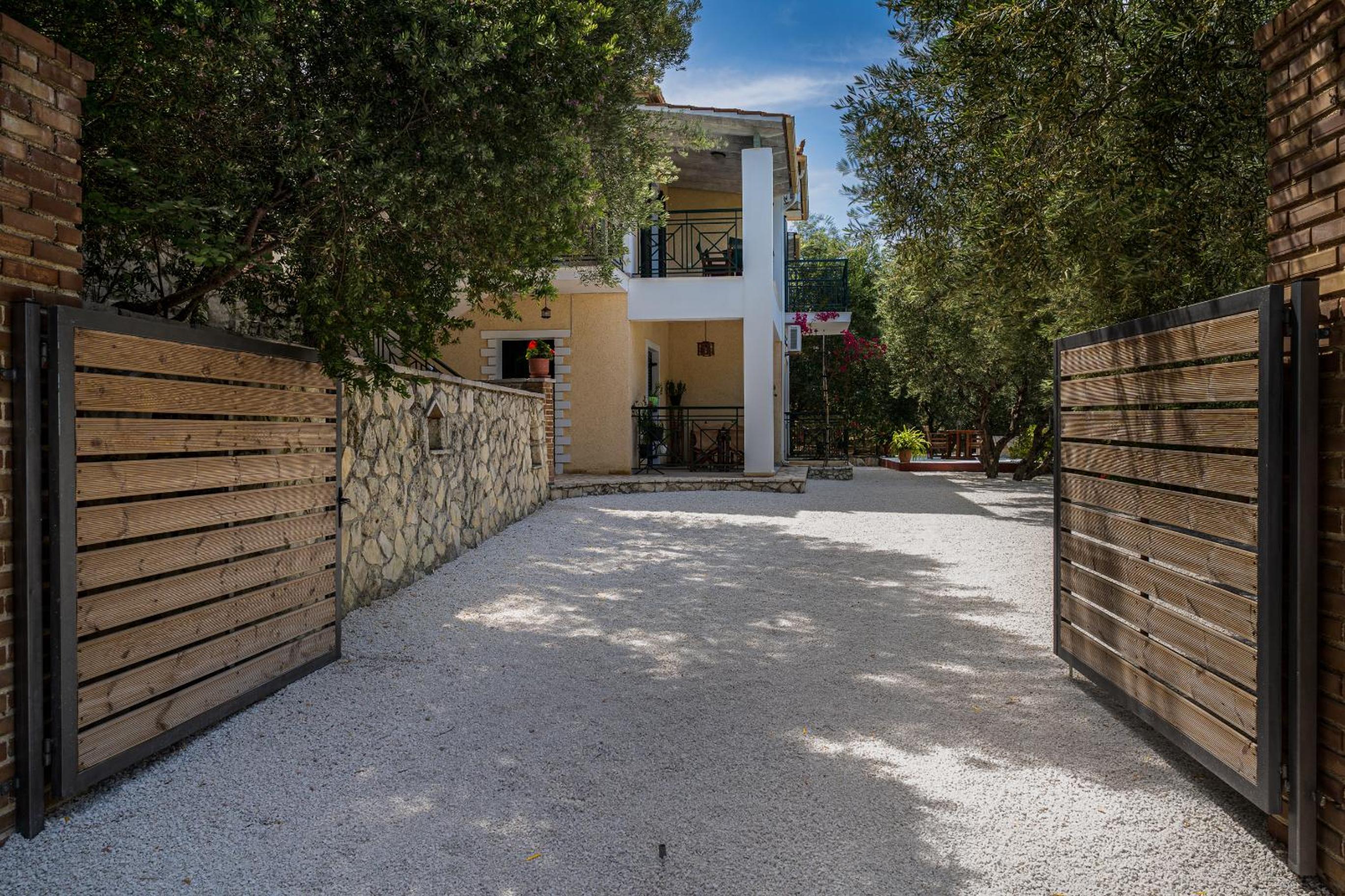Keri Marathias Pavezzo Villa - Image 4