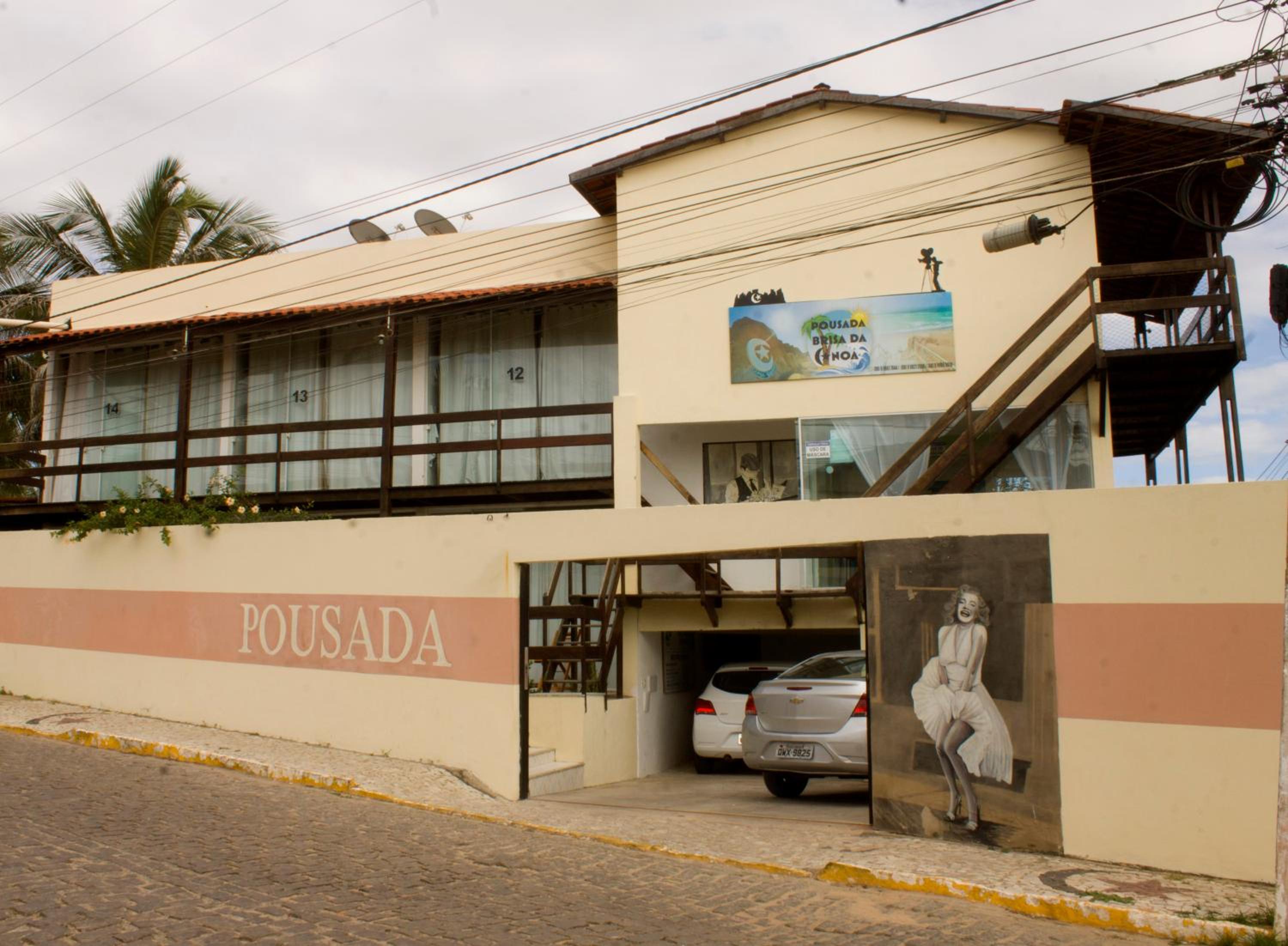 Hotel Pousada Brisa da Canoa - Image 1