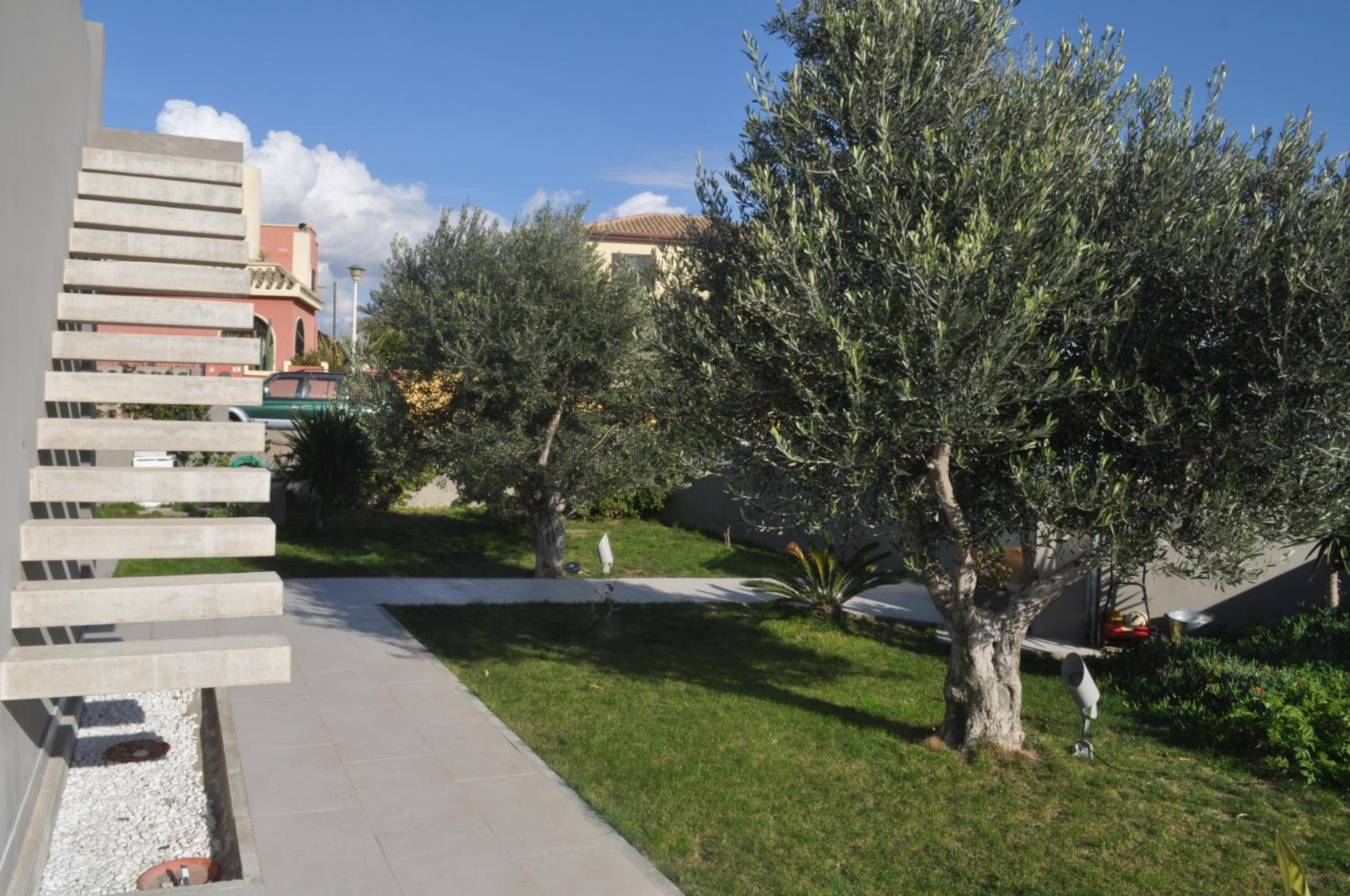 Art House Quartu - Margine Rosso