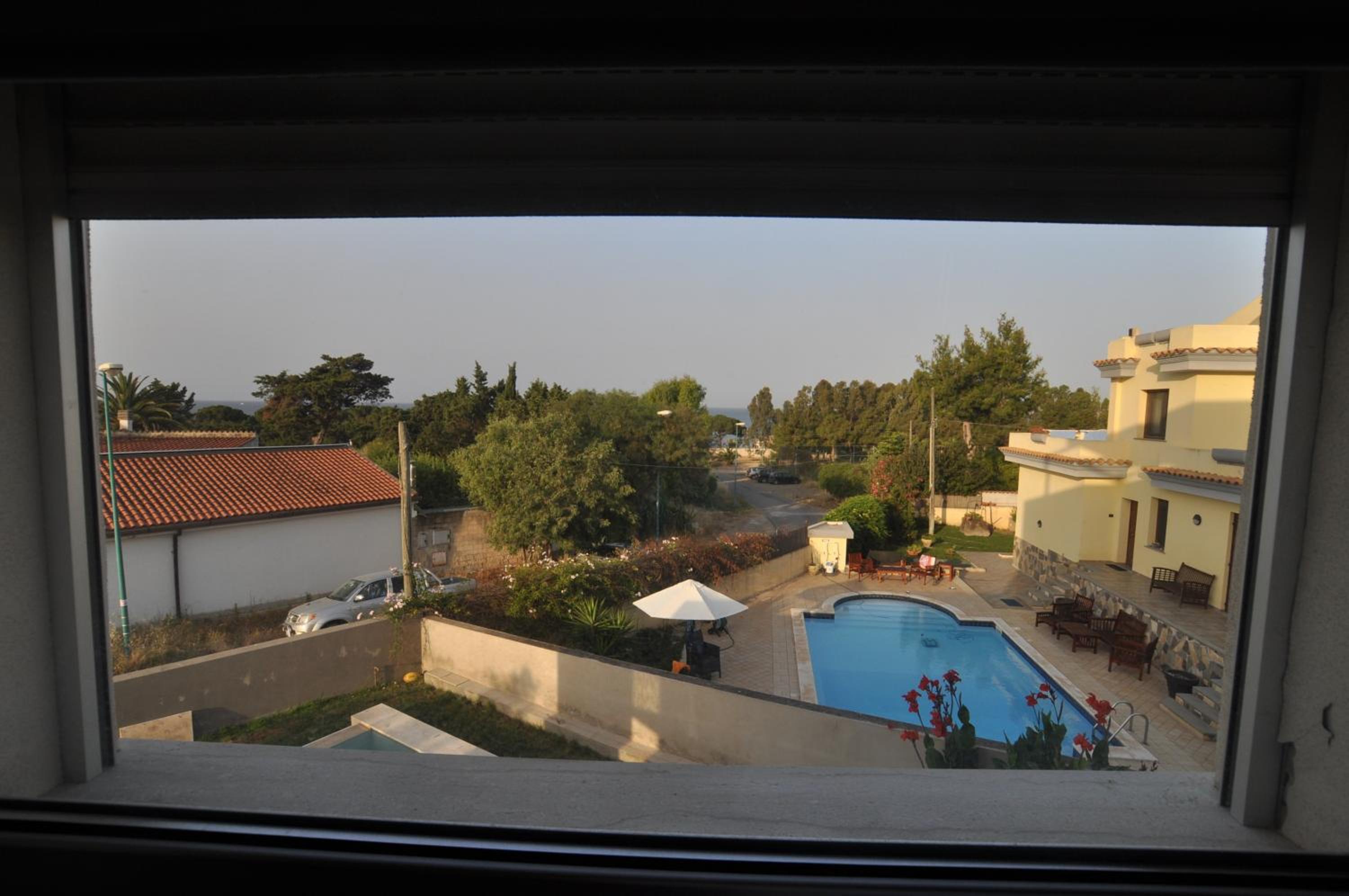 Art House Quartu - Margine Rosso