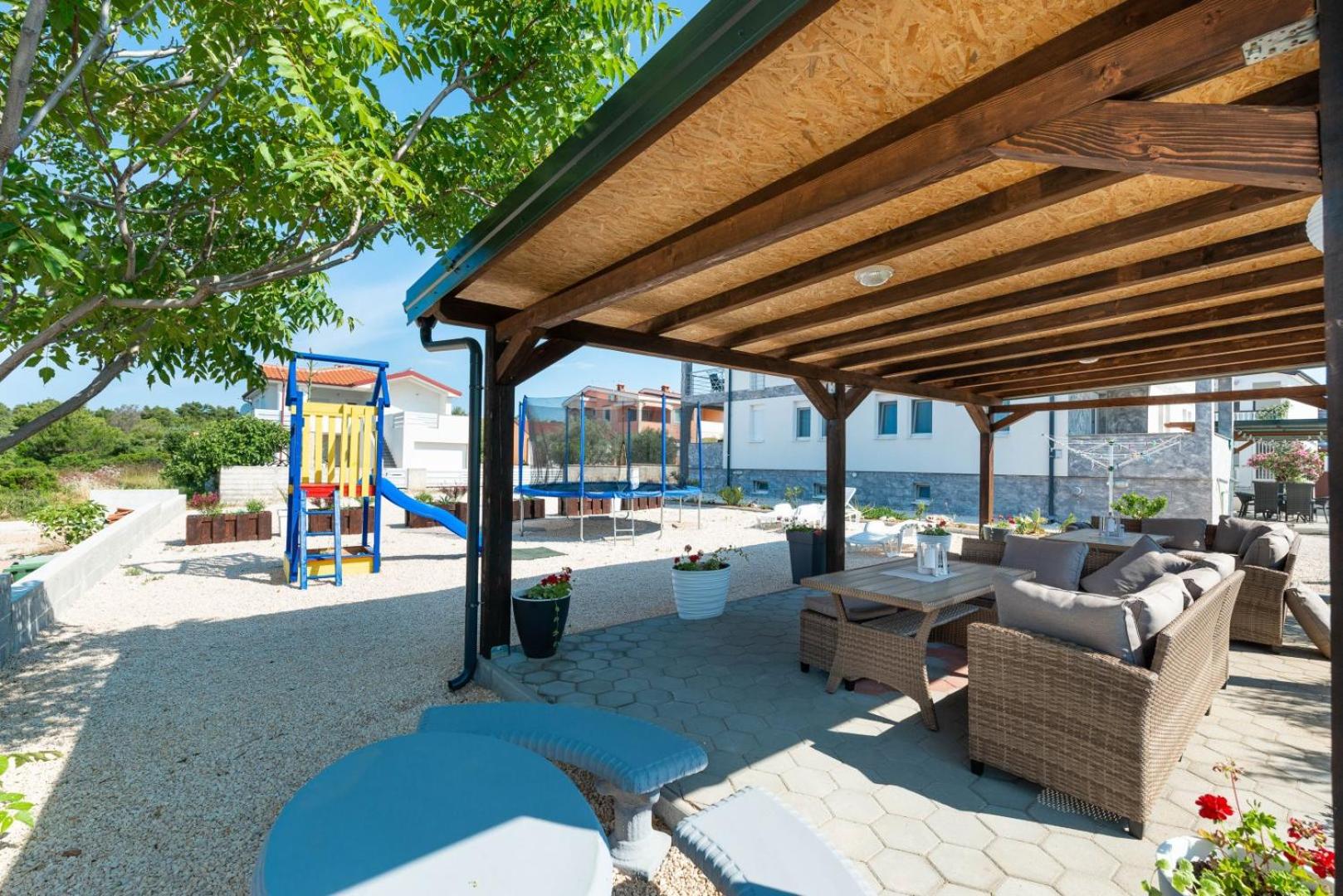 Crowonder Luxury Vir- 6 New Apartments for Families with Playground for Kids view 4