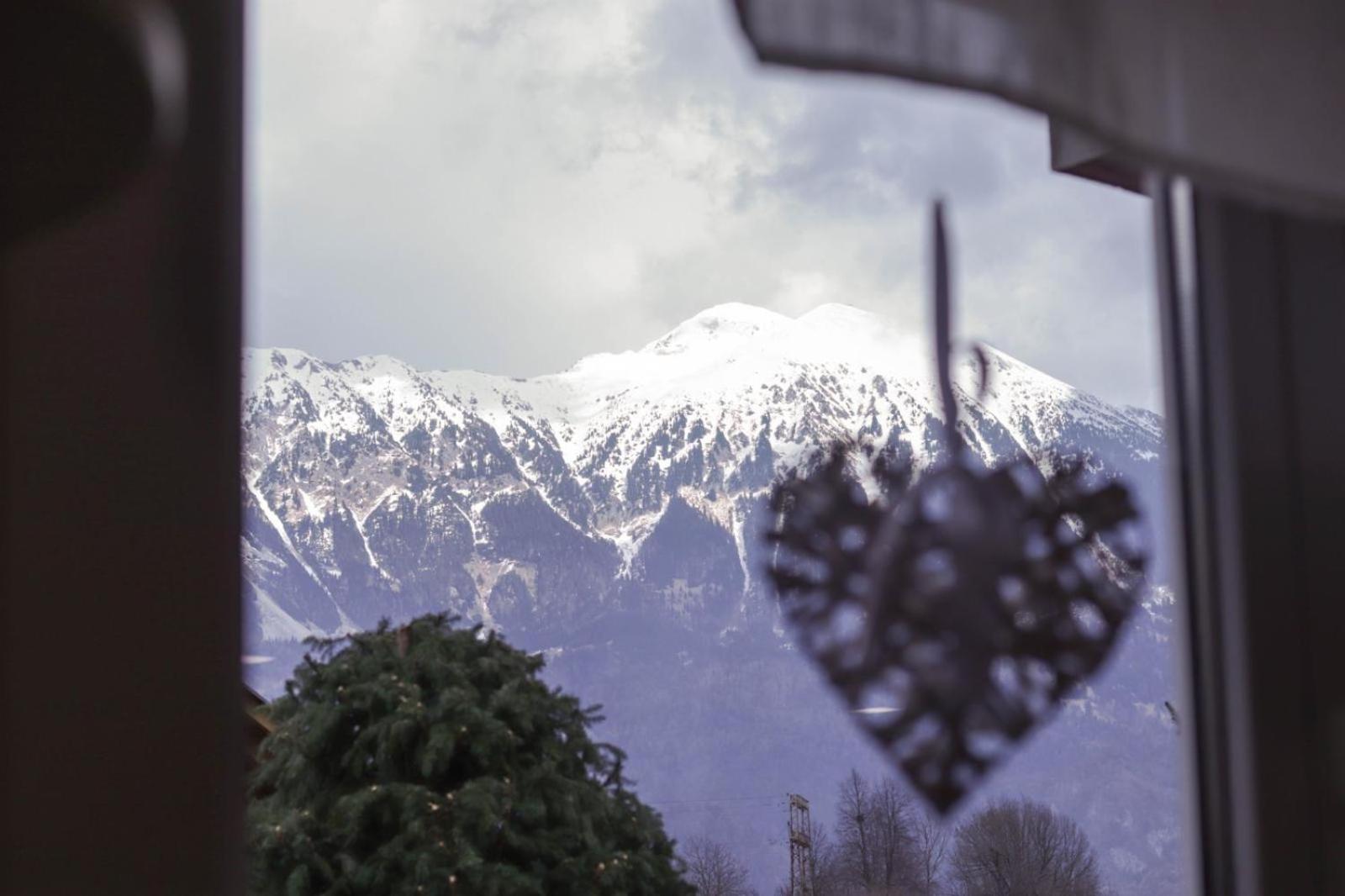 House Eden with Mountain Views view 5