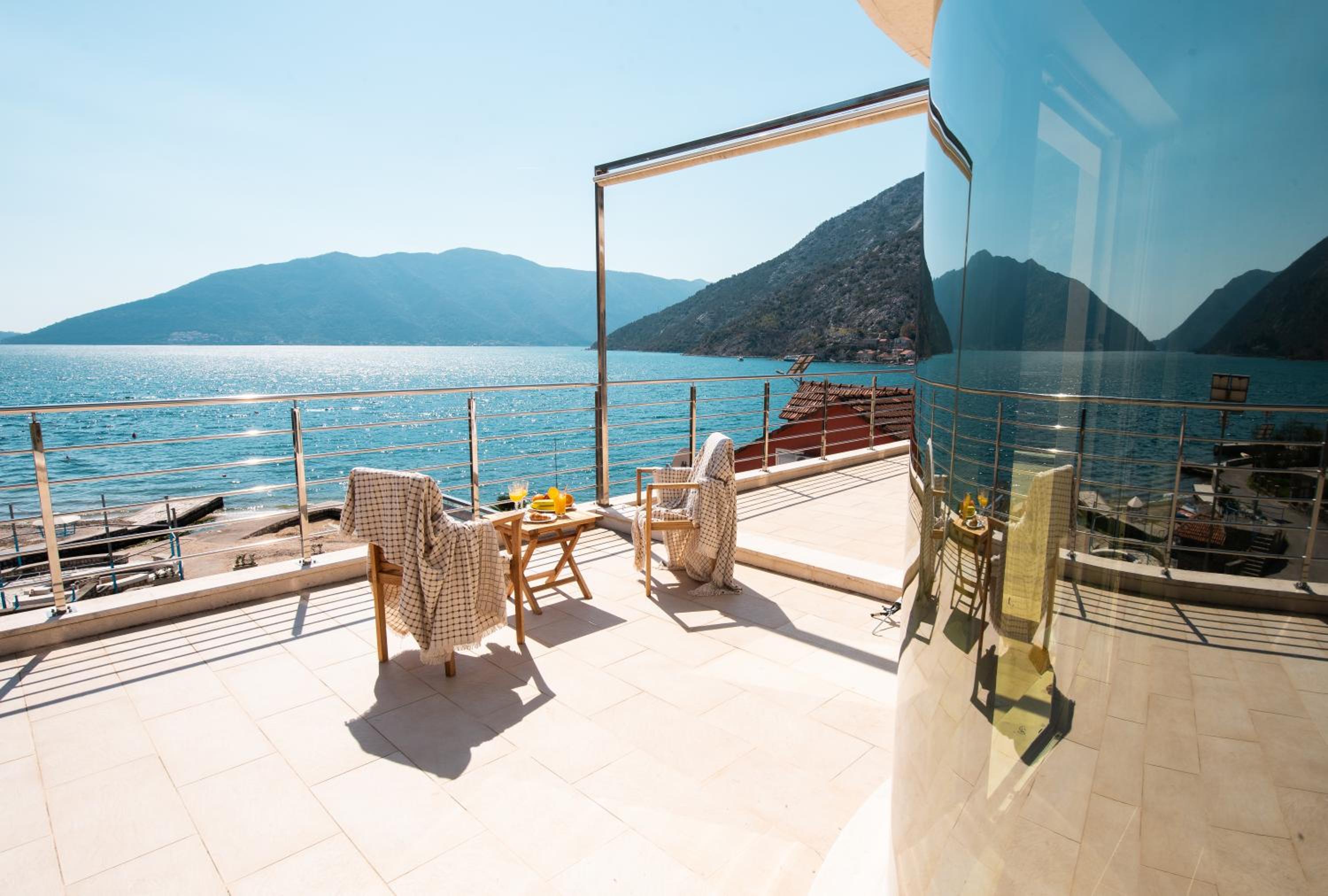 Boka Mia - apartments with pool, first line view 2