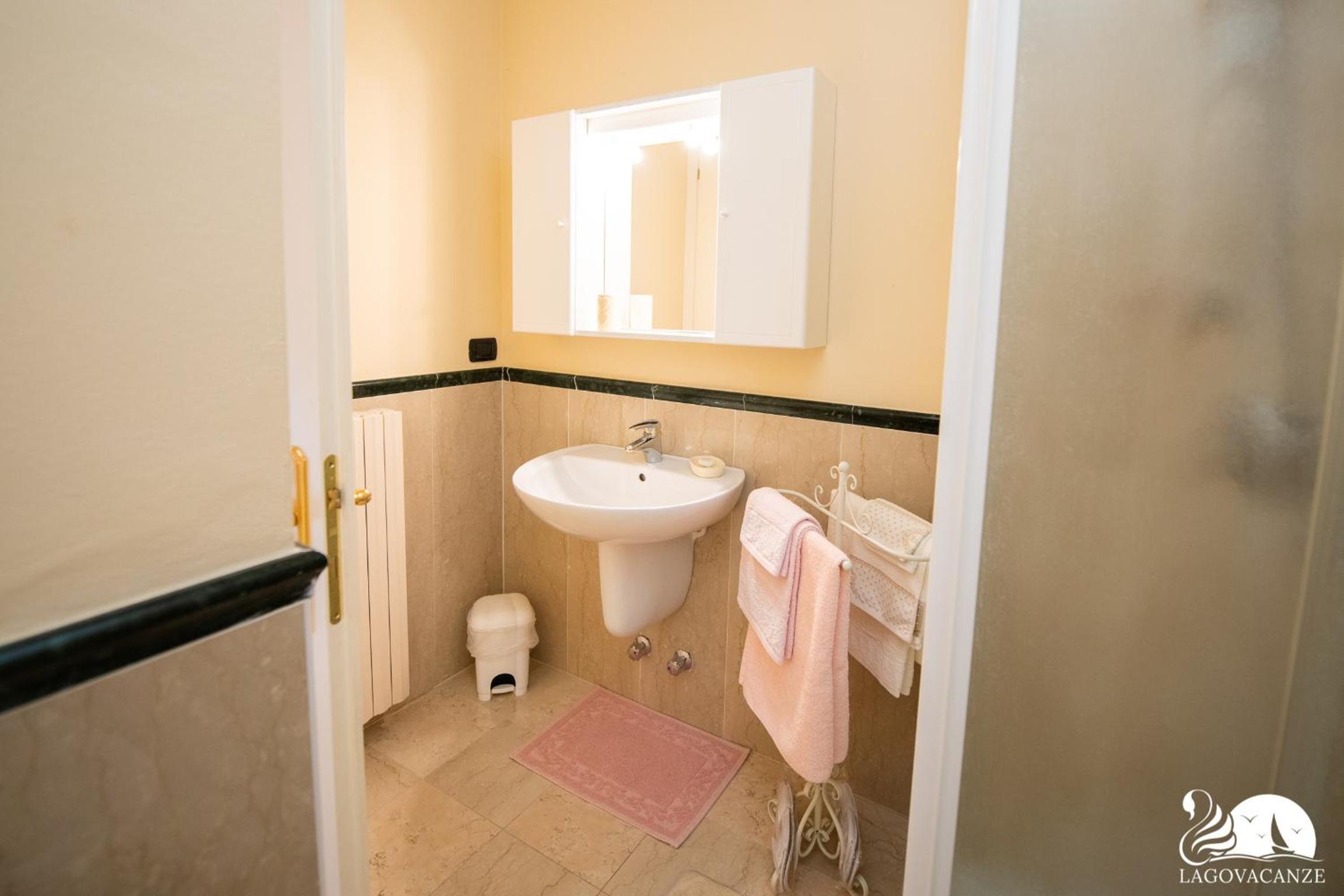Feeling House en Salò — bathroom