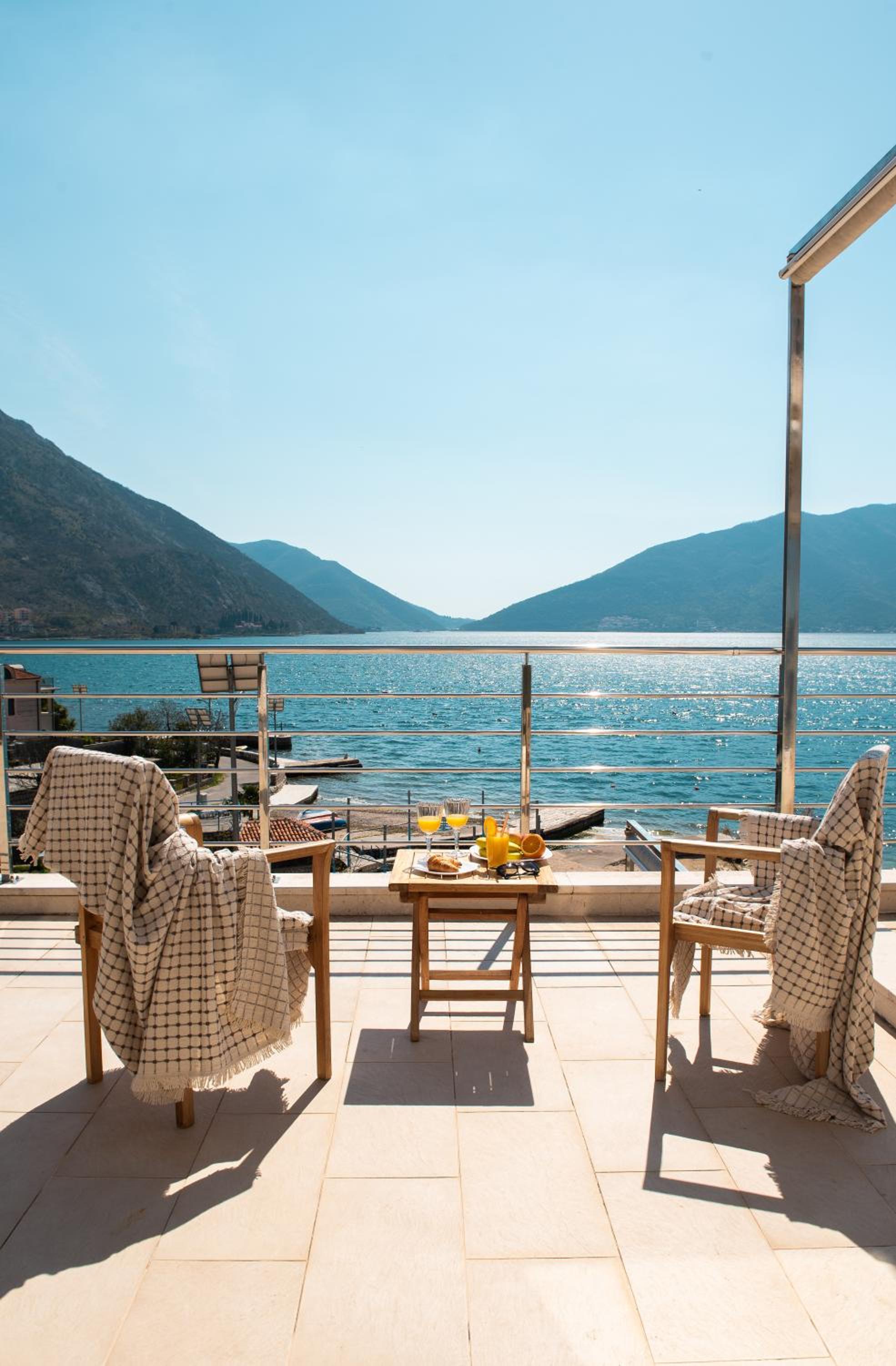 Boka Mia - apartments with pool, first line view 3