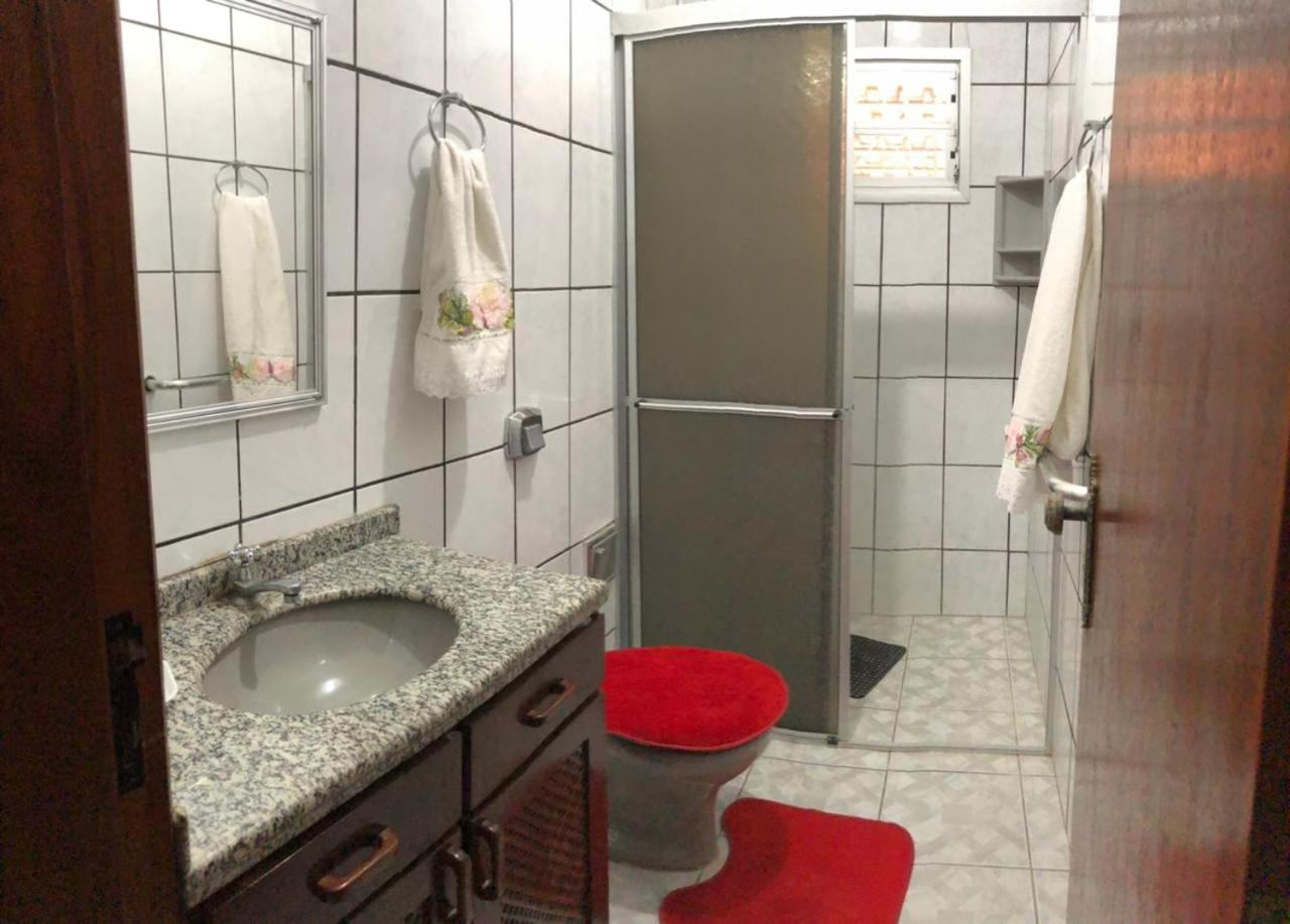 CASA COMPLETA para alugar na Praia da Pinheira.