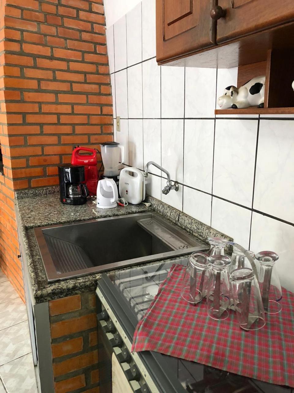 CASA COMPLETA para alugar na Praia da Pinheira.