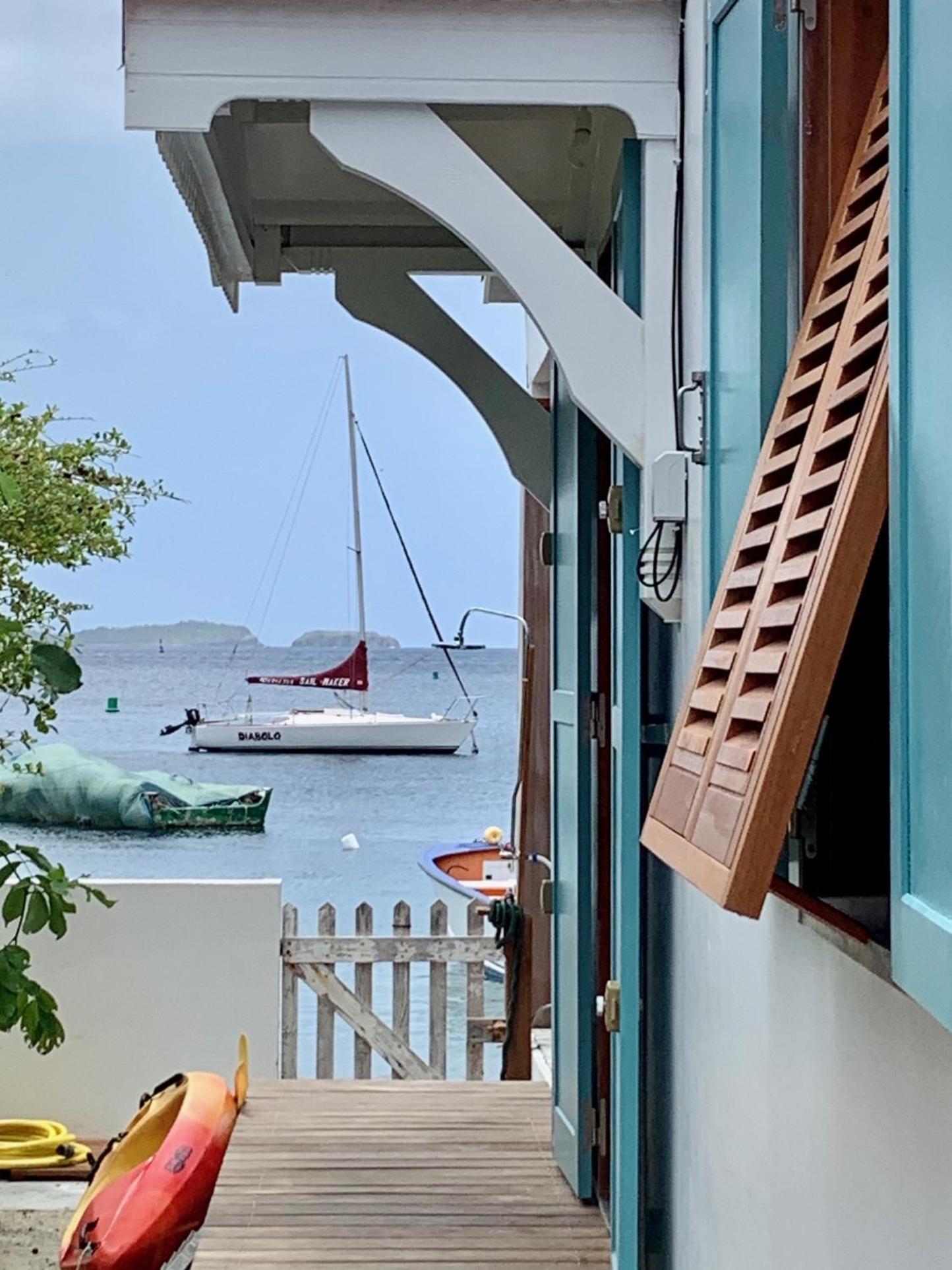 Villa GRENADINE - CLIM & TERRASSE- Face MER Vue panoramique, les pieds dans l'eau - OFFRE SPECIALE - LES SAINTES view 2
