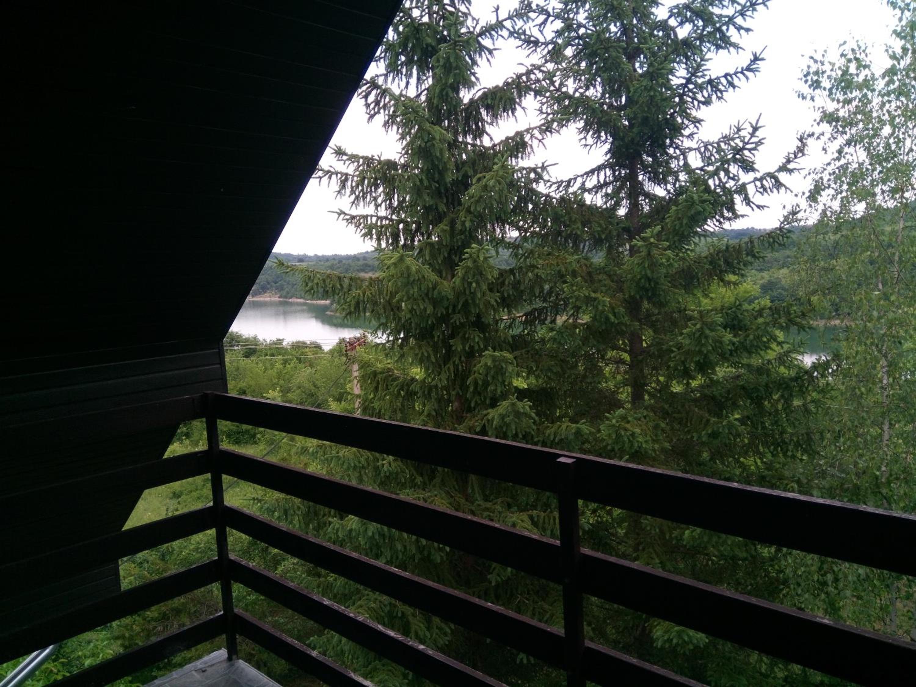 Kuća Sarić, Gružansko jezero
