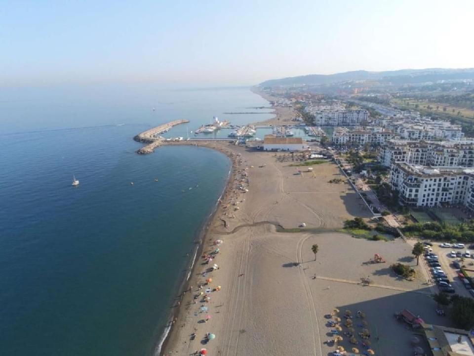 Personal y coqueto en primerísima línea de playa, en la Costa del Sol. Puerto De La Duquesa view 3