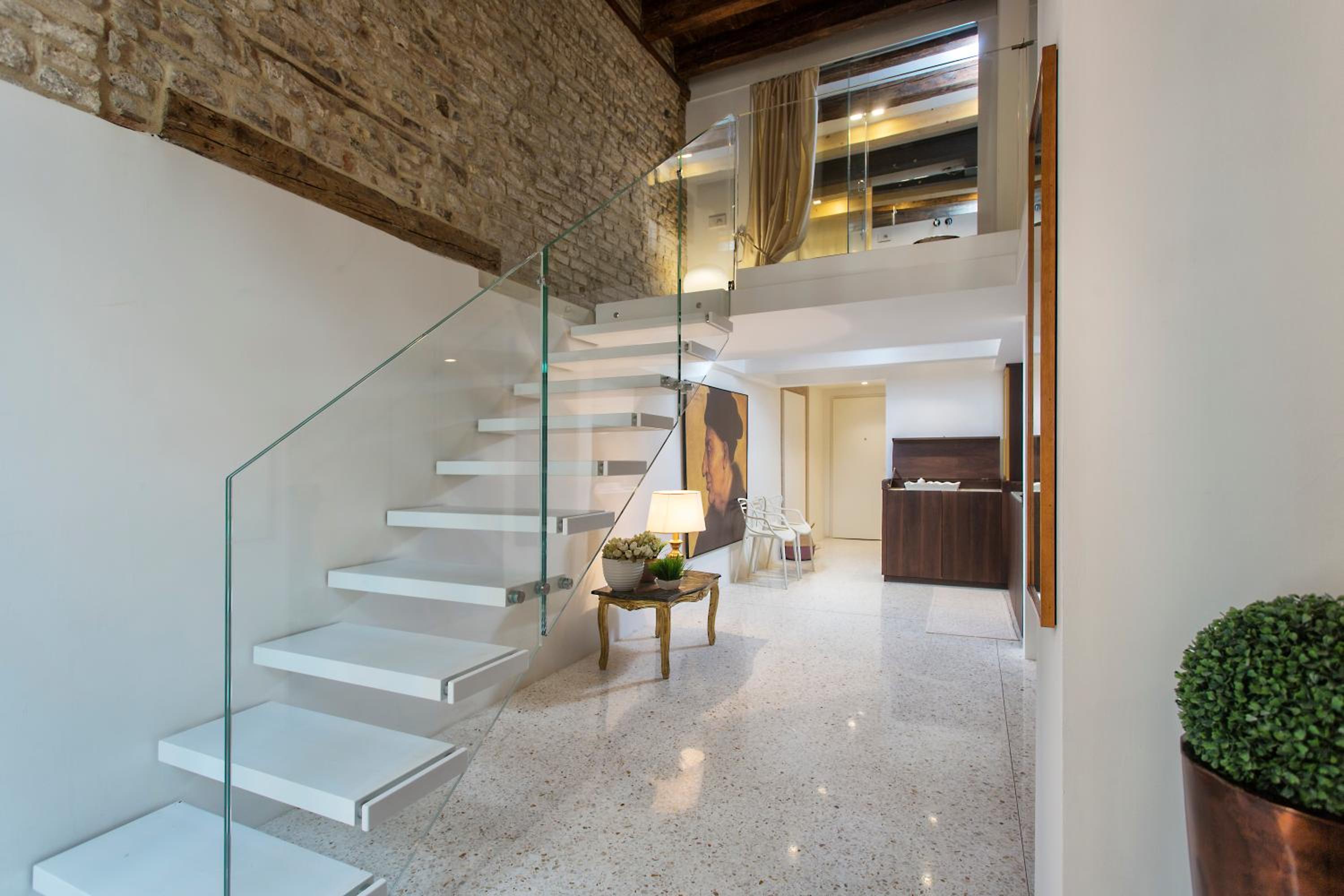 ItaliaHaus - Ca' Olivo loft with canal view in Rialto Venice