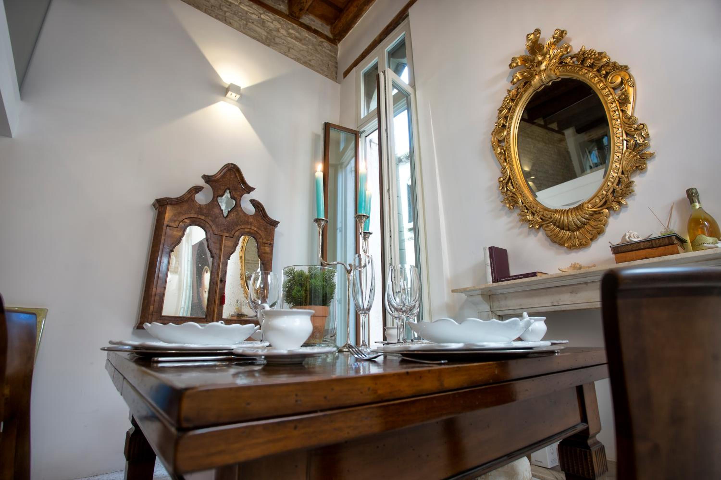 ItaliaHaus - Ca' Olivo loft with canal view in Rialto Venice