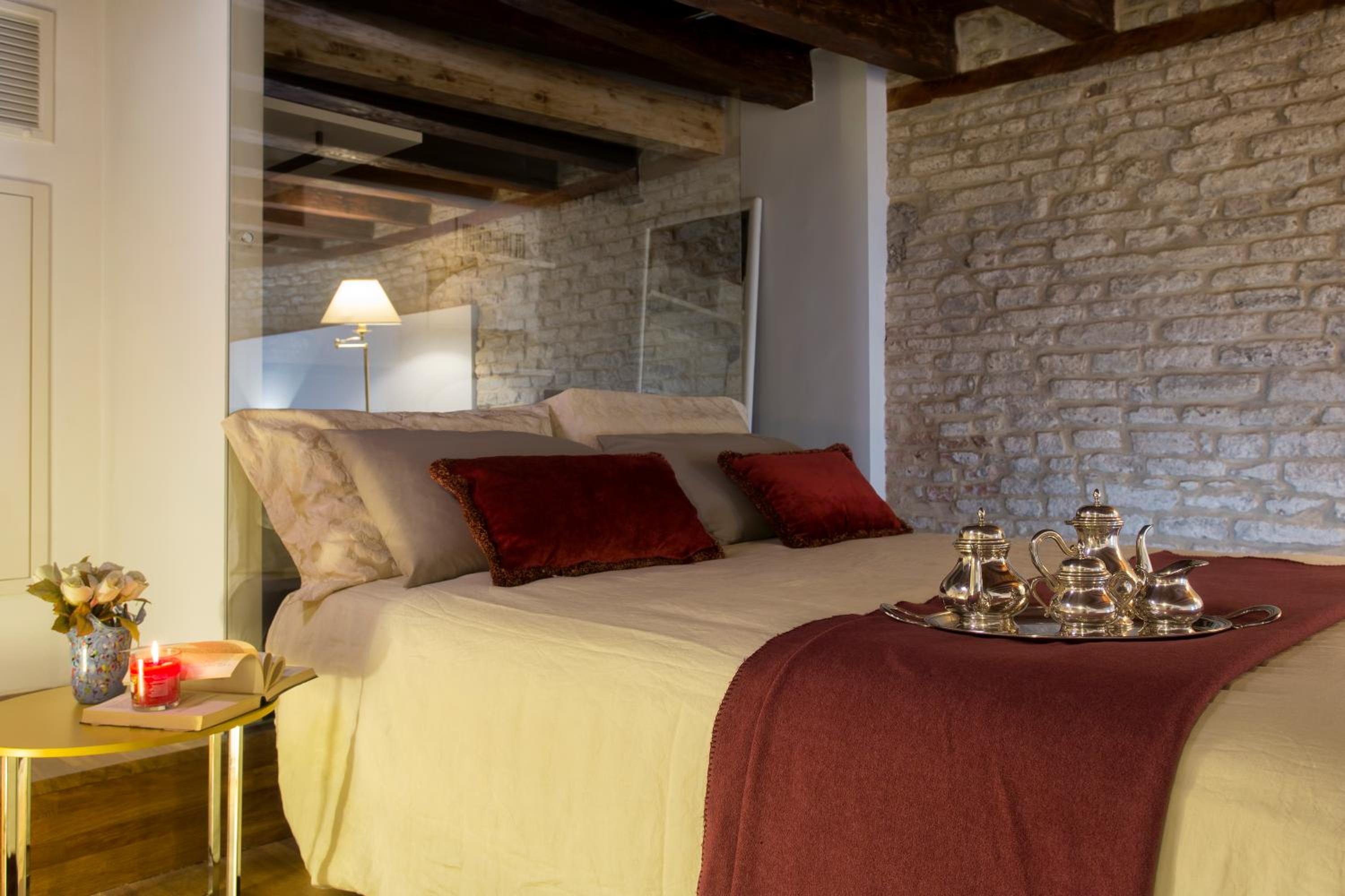 ItaliaHaus - Ca' Olivo loft with canal view in Rialto Venice