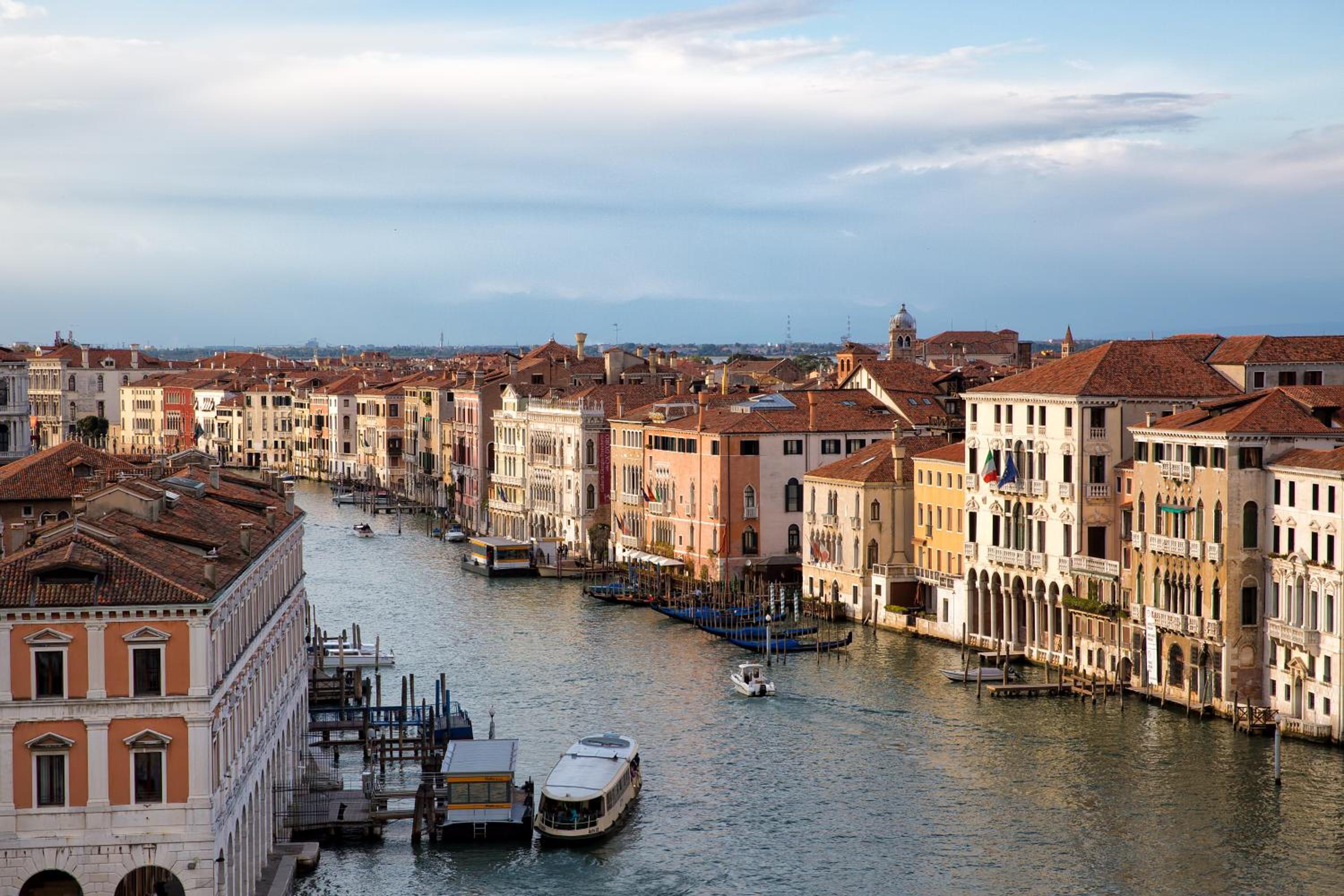 ItaliaHaus - Ca' Olivo loft with canal view in Rialto Venice