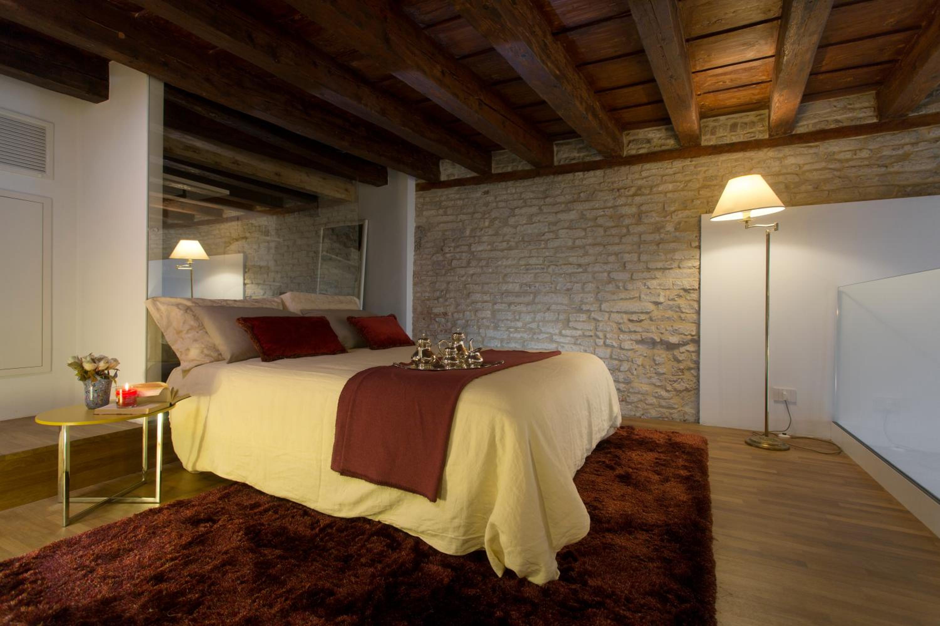 ItaliaHaus - Ca' Olivo loft with canal view in Rialto Venice