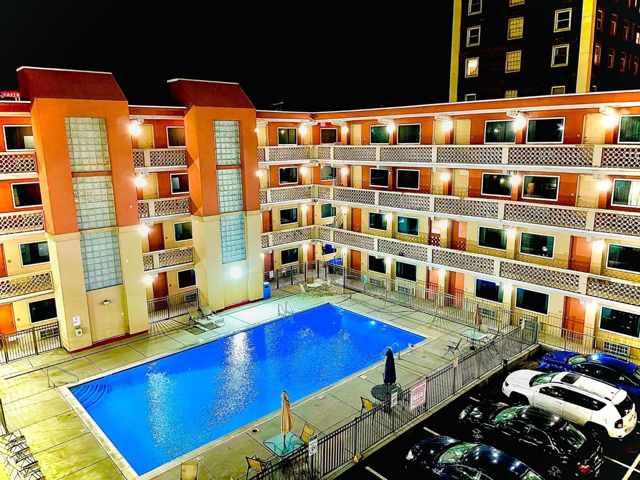 Pleasantville Vacations - Clarion Inn - Property Image 2