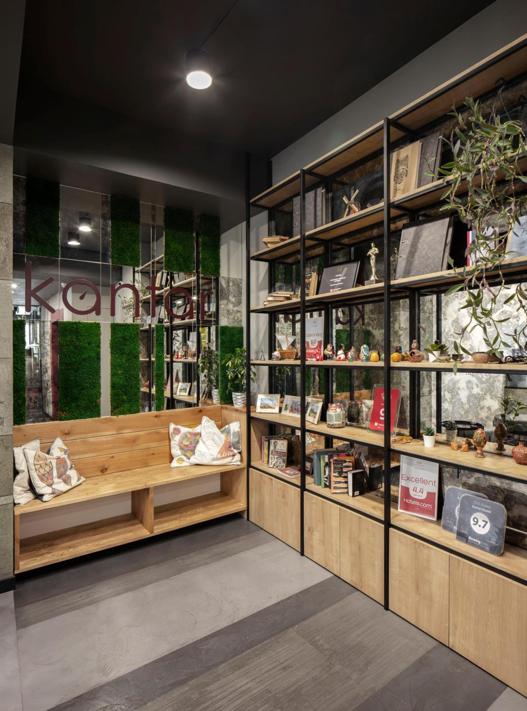 Reception & Lobby