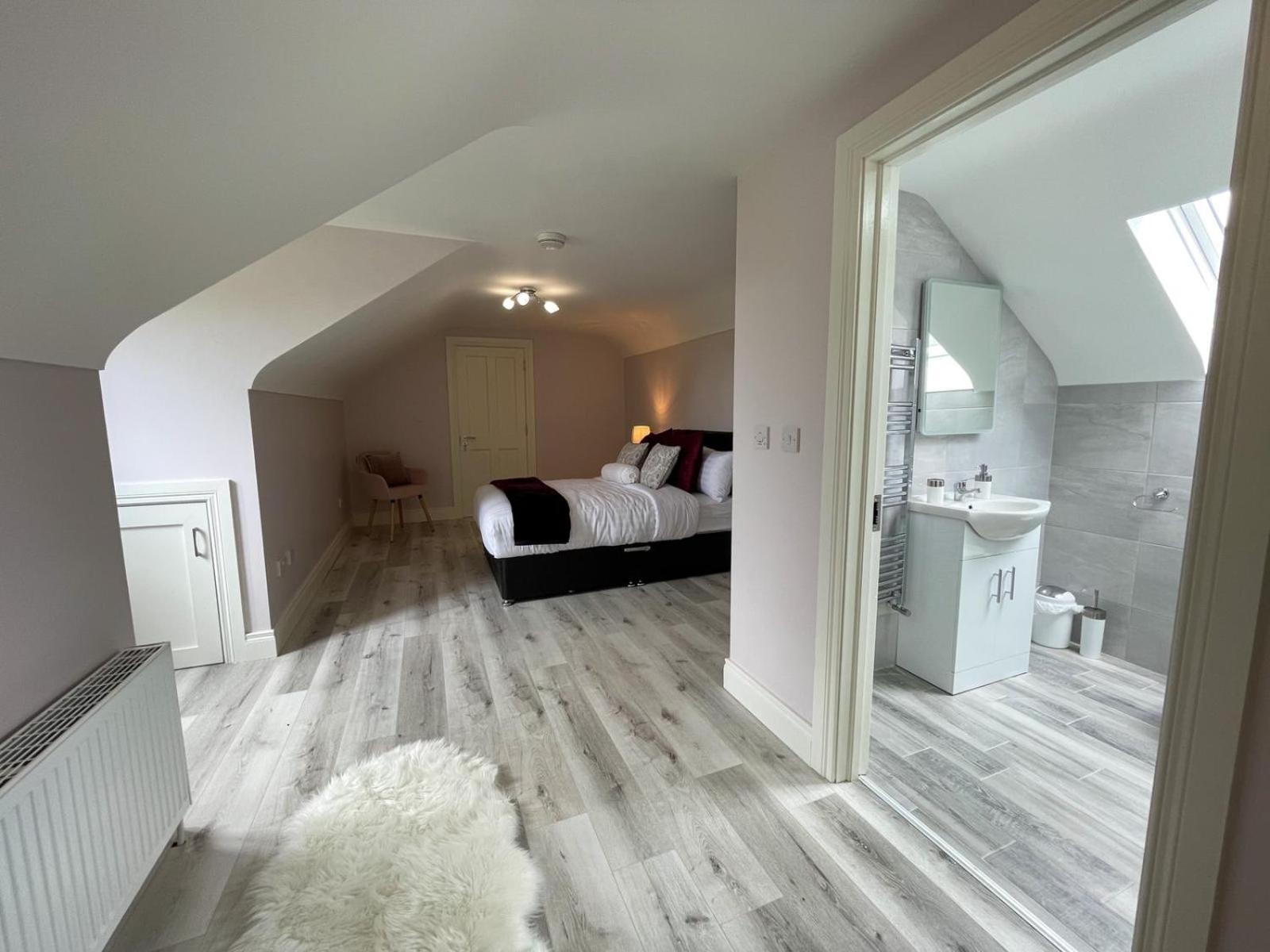 Drumlanaught Cottage Farnham view 2