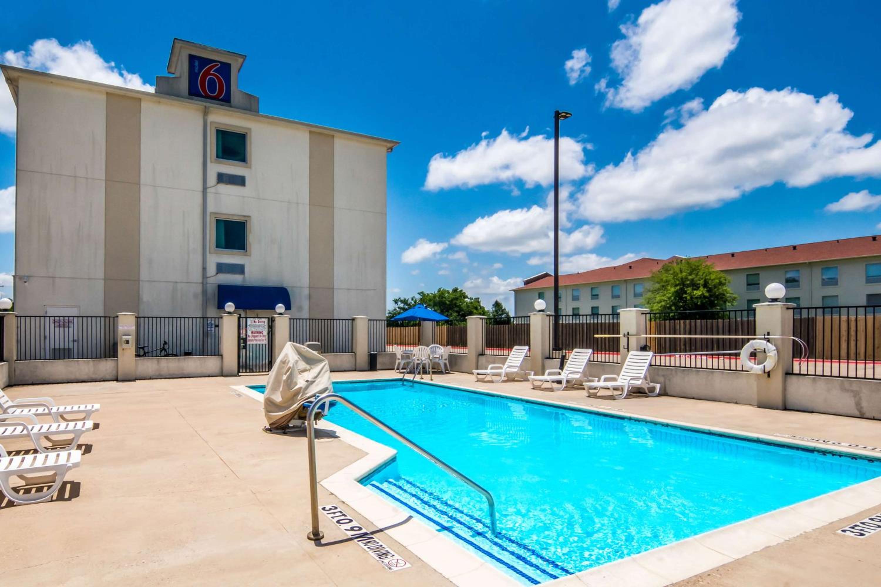 Motel 6-Cleburne, TX - Property Image 2