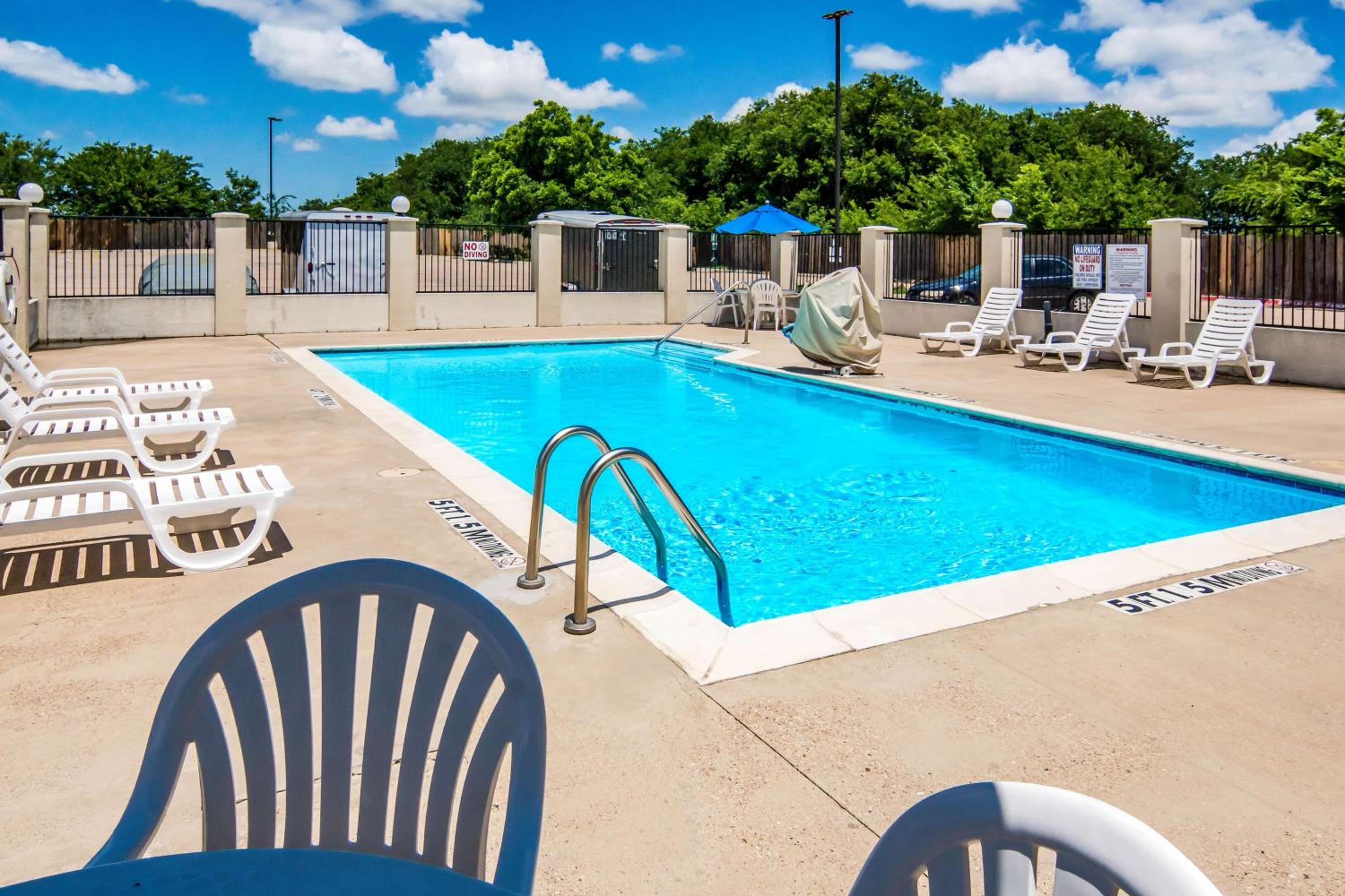 Motel 6-Cleburne, TX - Property Image 3