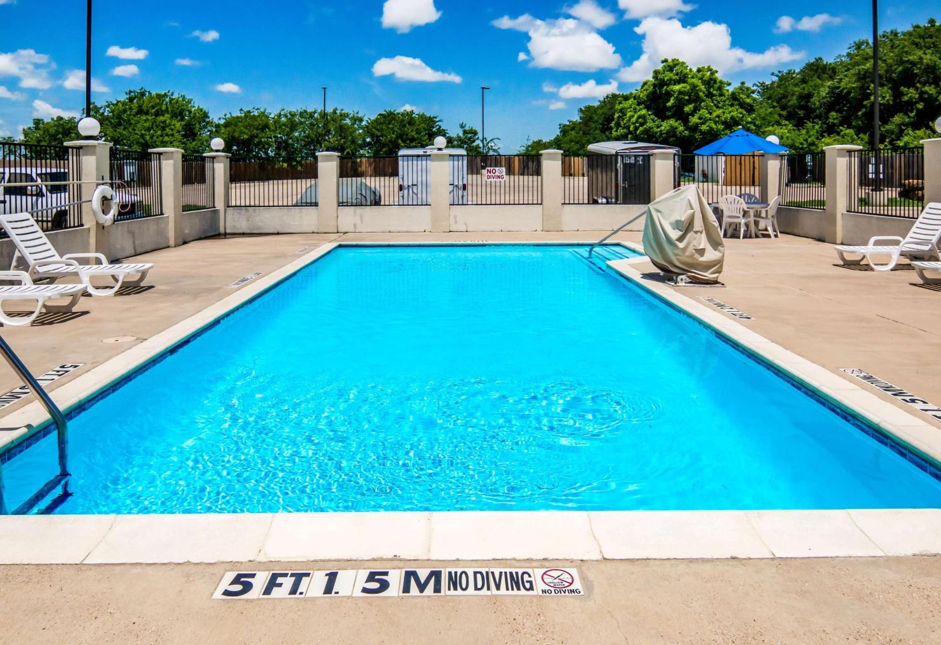Motel 6-Cleburne, TX - Property Image 4