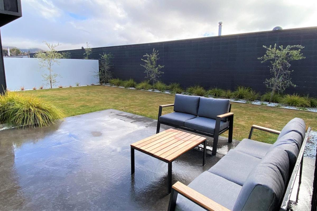 Modern Fully Fenced Stackbrae Holiday Home view 5