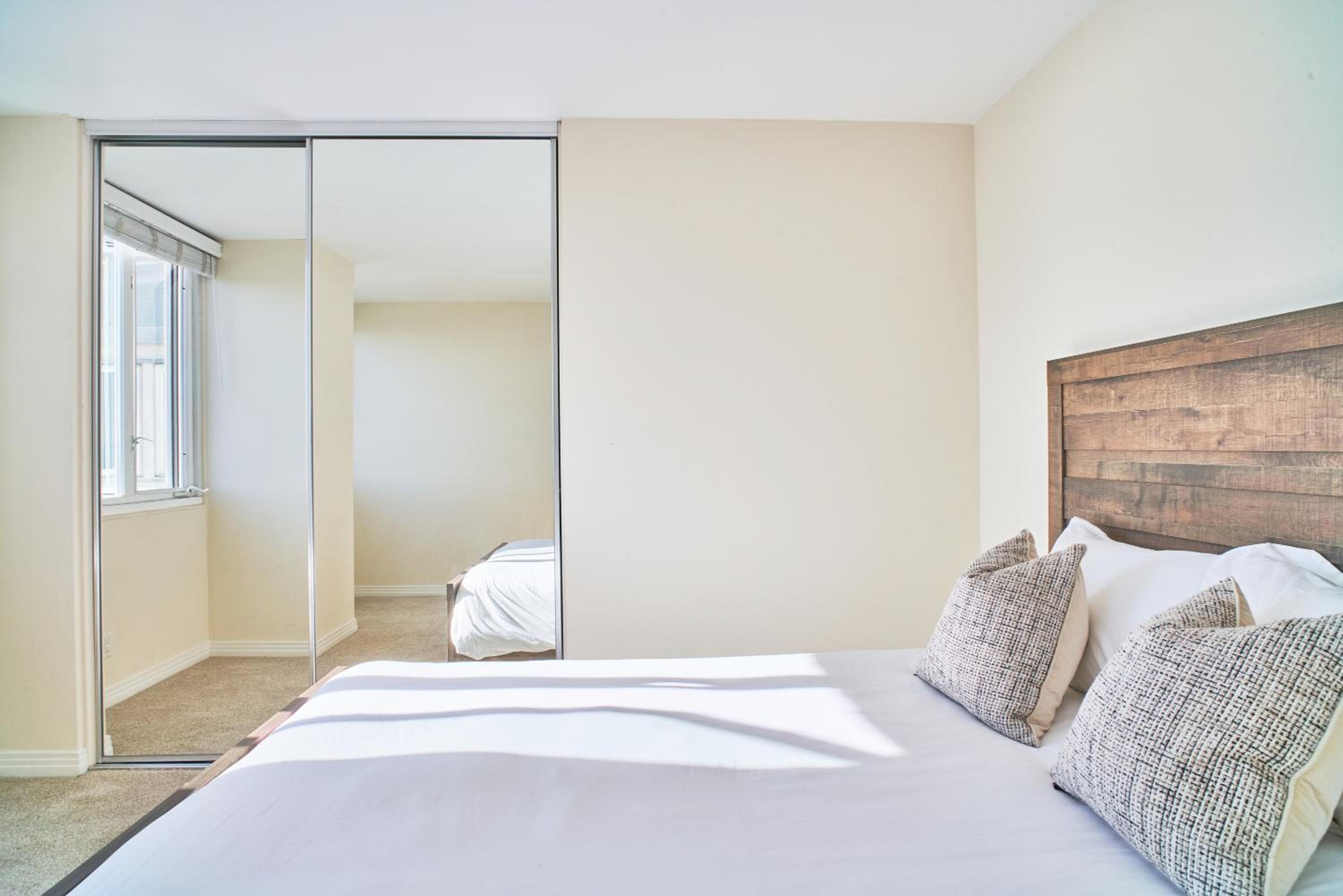 Los Angeles Vacations - Venice Beach Property With Water Views - Property Image 8
