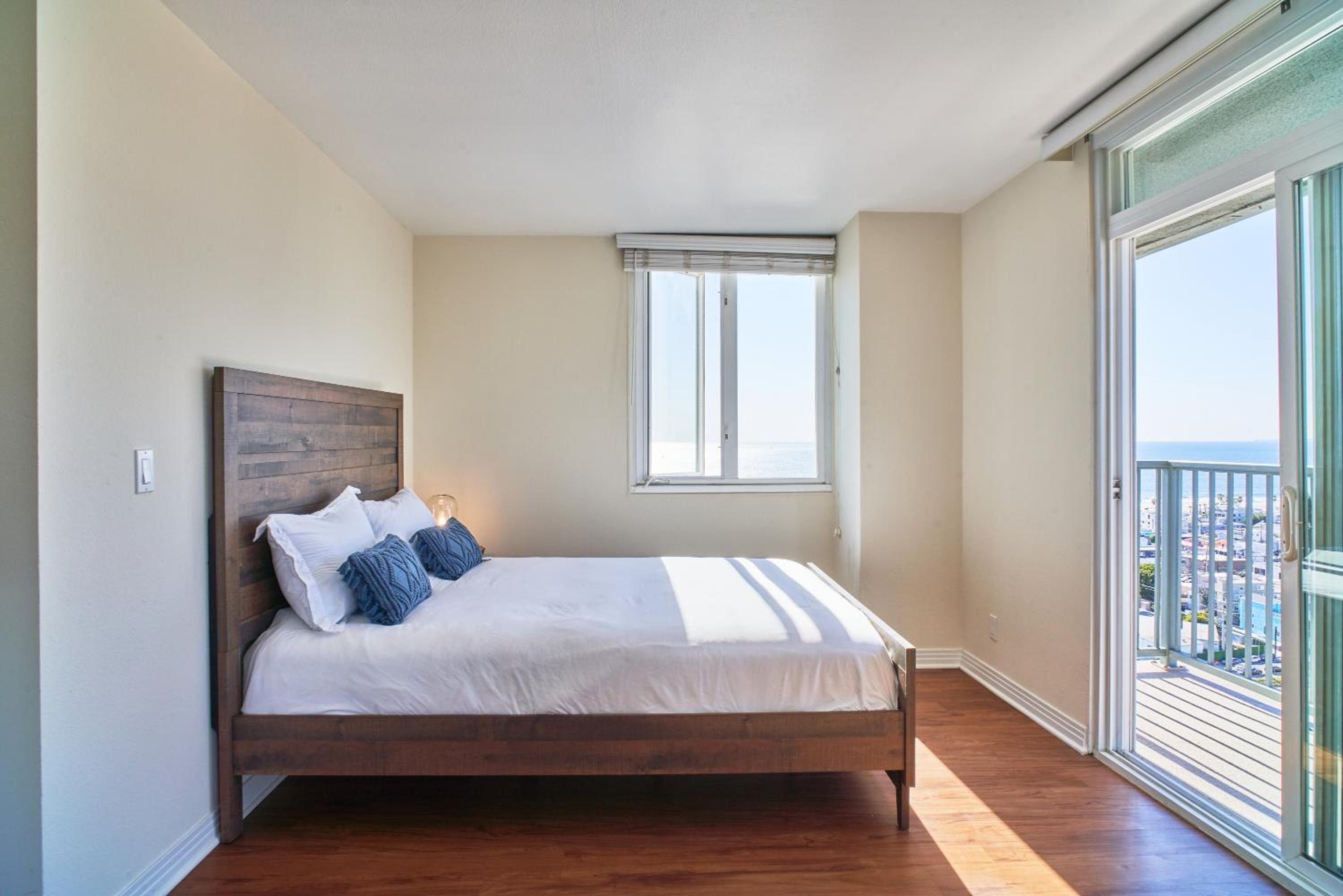 Los Angeles Vacations - Venice Beach Property With Water Views - Property Image 13